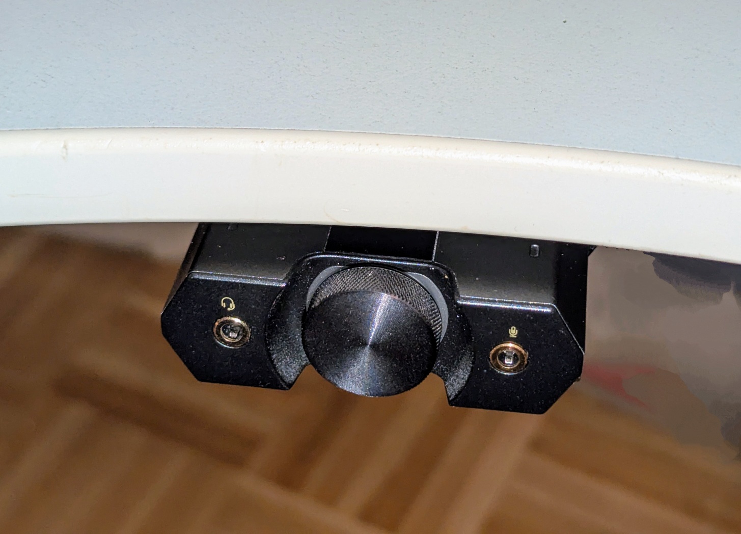 Sound Blaster X G6 Angled Below Desk Mount