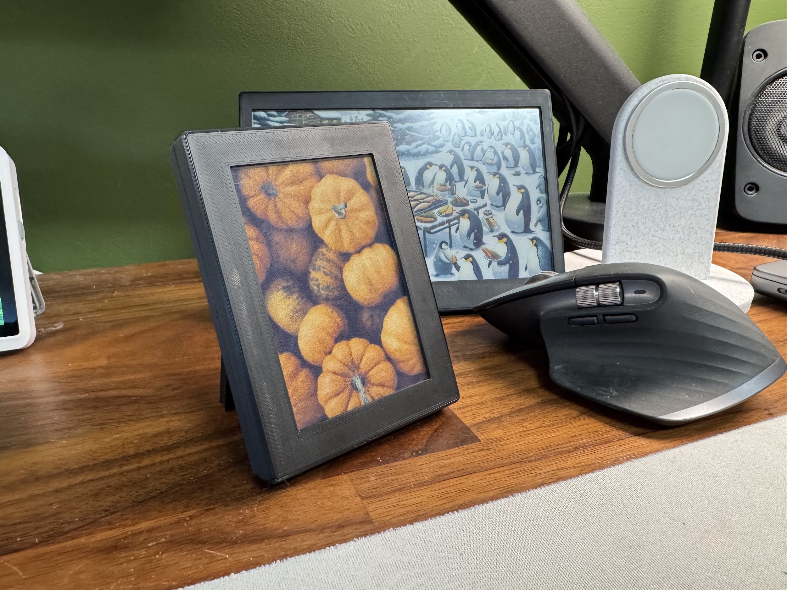 WaveShare 4.0"E 6-color e-ink Spectra parametric case with kickstand