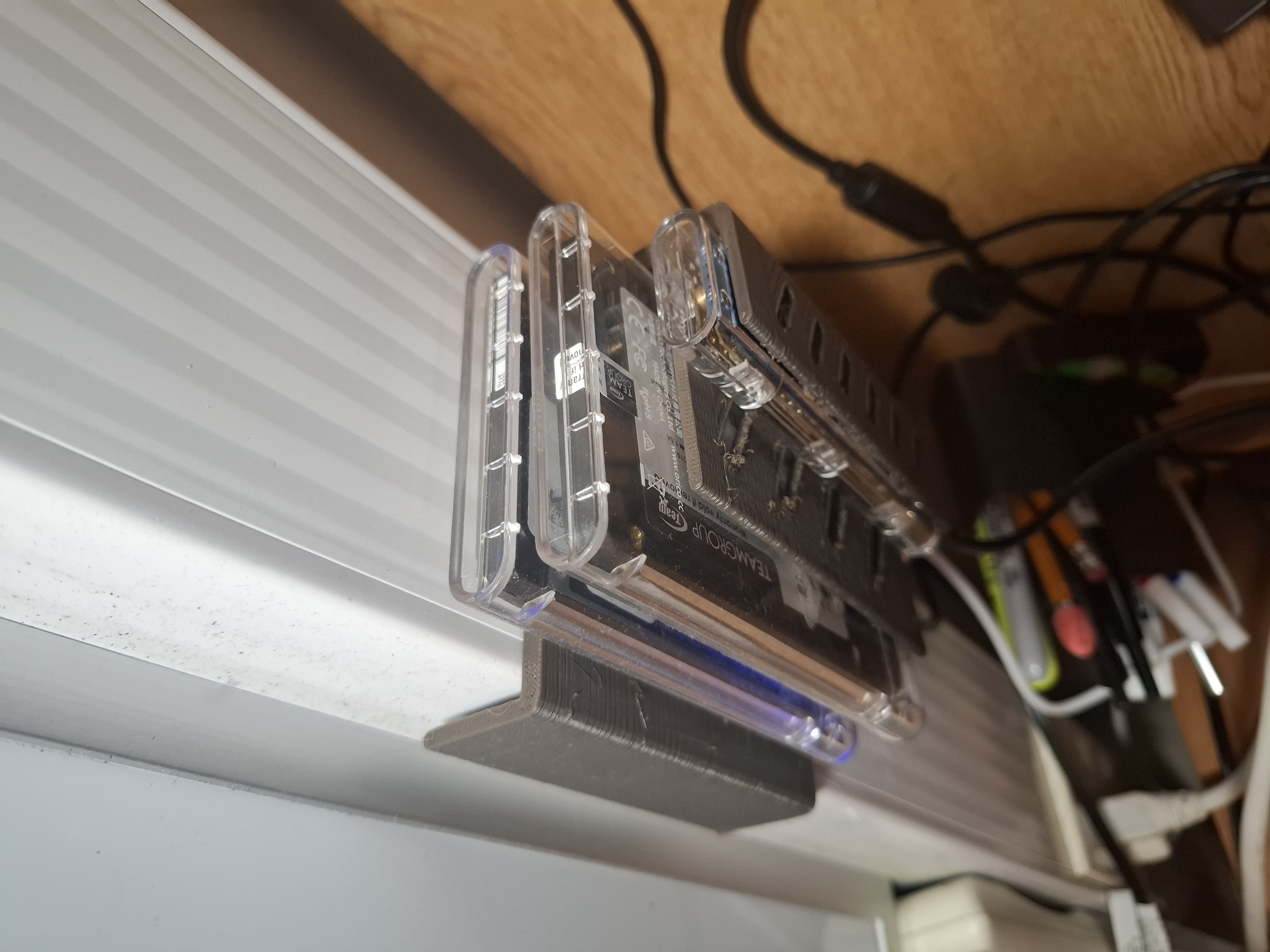 Miniatura 2 do modelo 3D Edge Mount External Drive Rack (Orico Case)