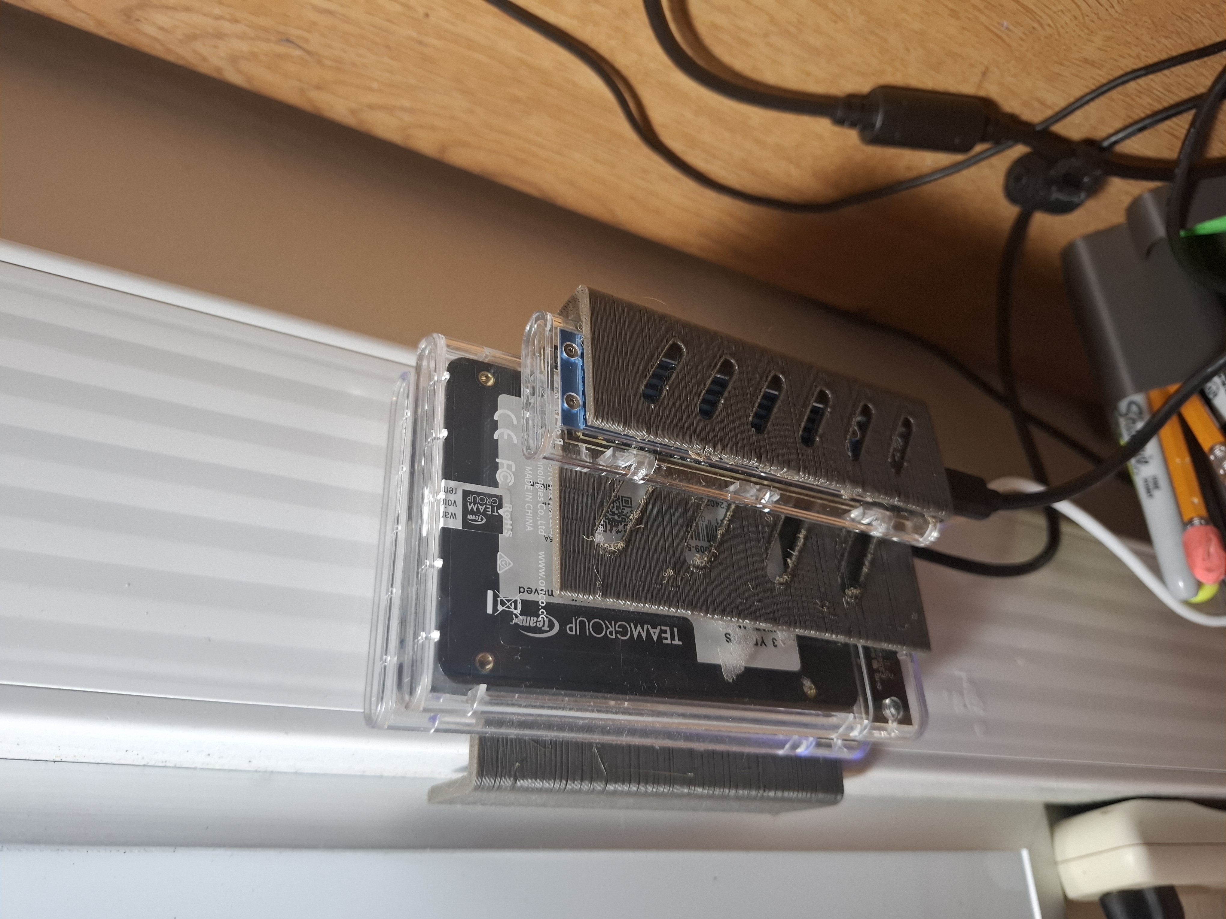 Miniatura 3 do modelo 3D Edge Mount External Drive Rack (Orico Case)