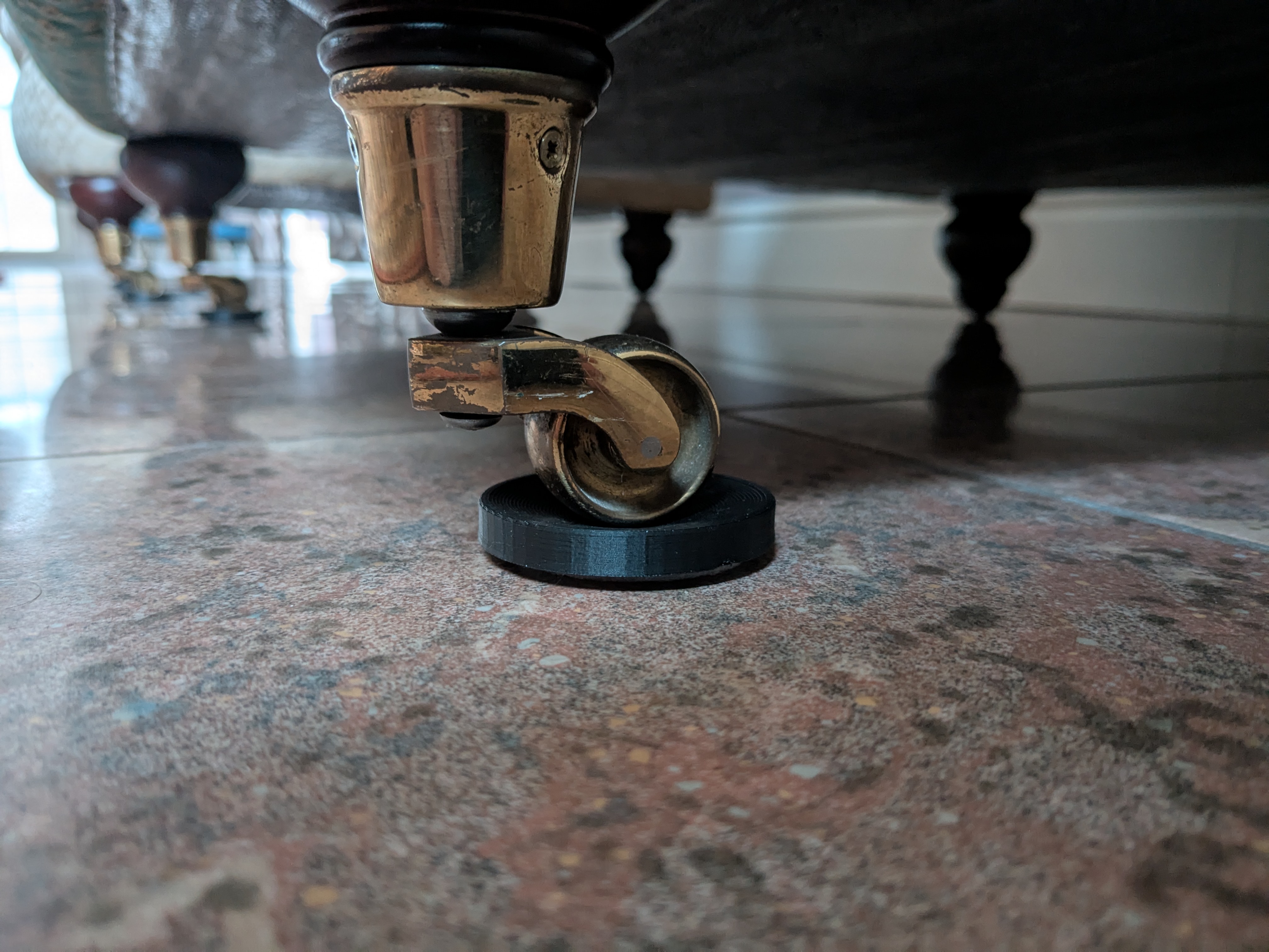 Self centering furniture coasters