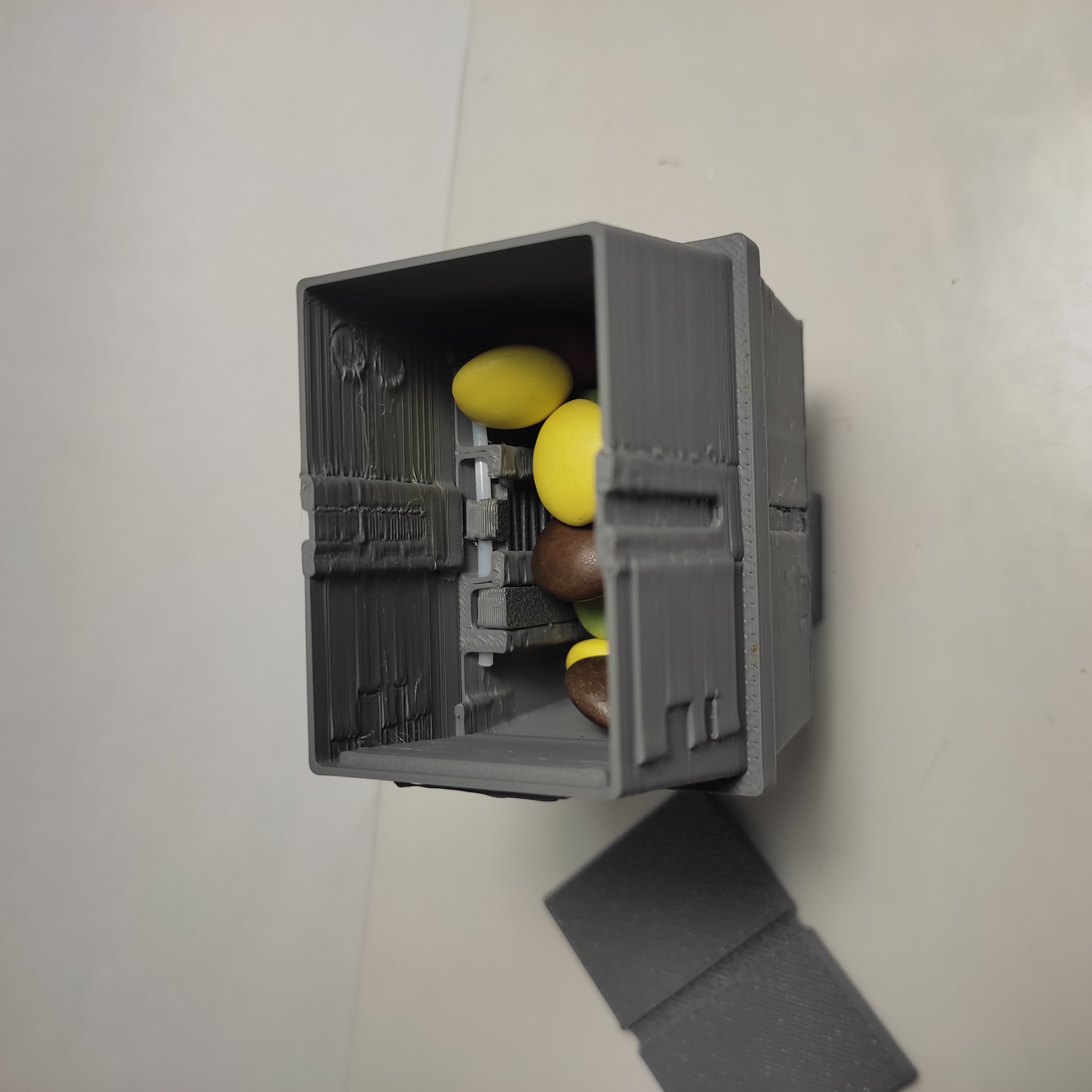 Miniatura 4 do modelo 3D Gonk droid candy dispenser