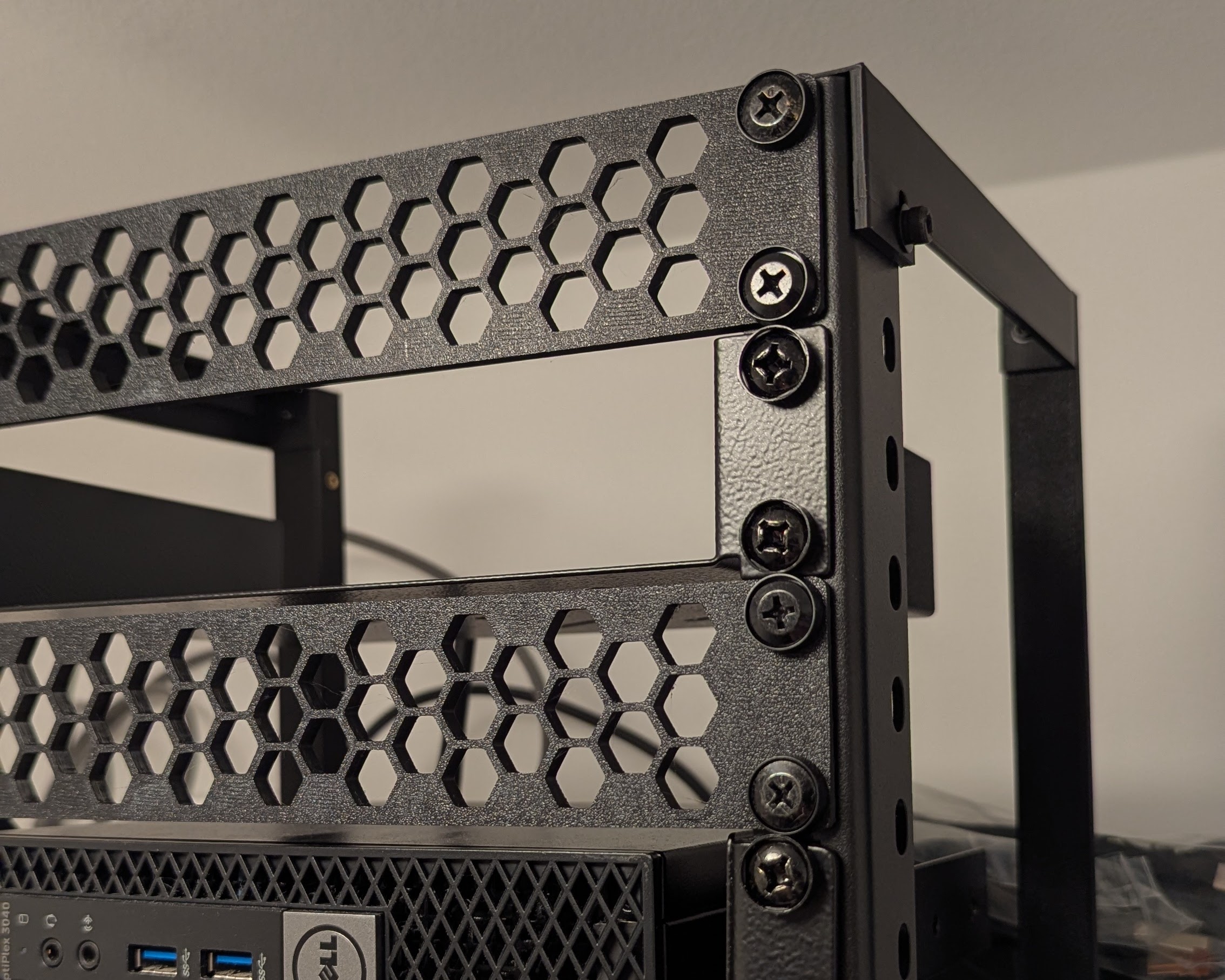 Miniatura 2 do modelo 3D 10" Mini Server Rack – 3D Printable