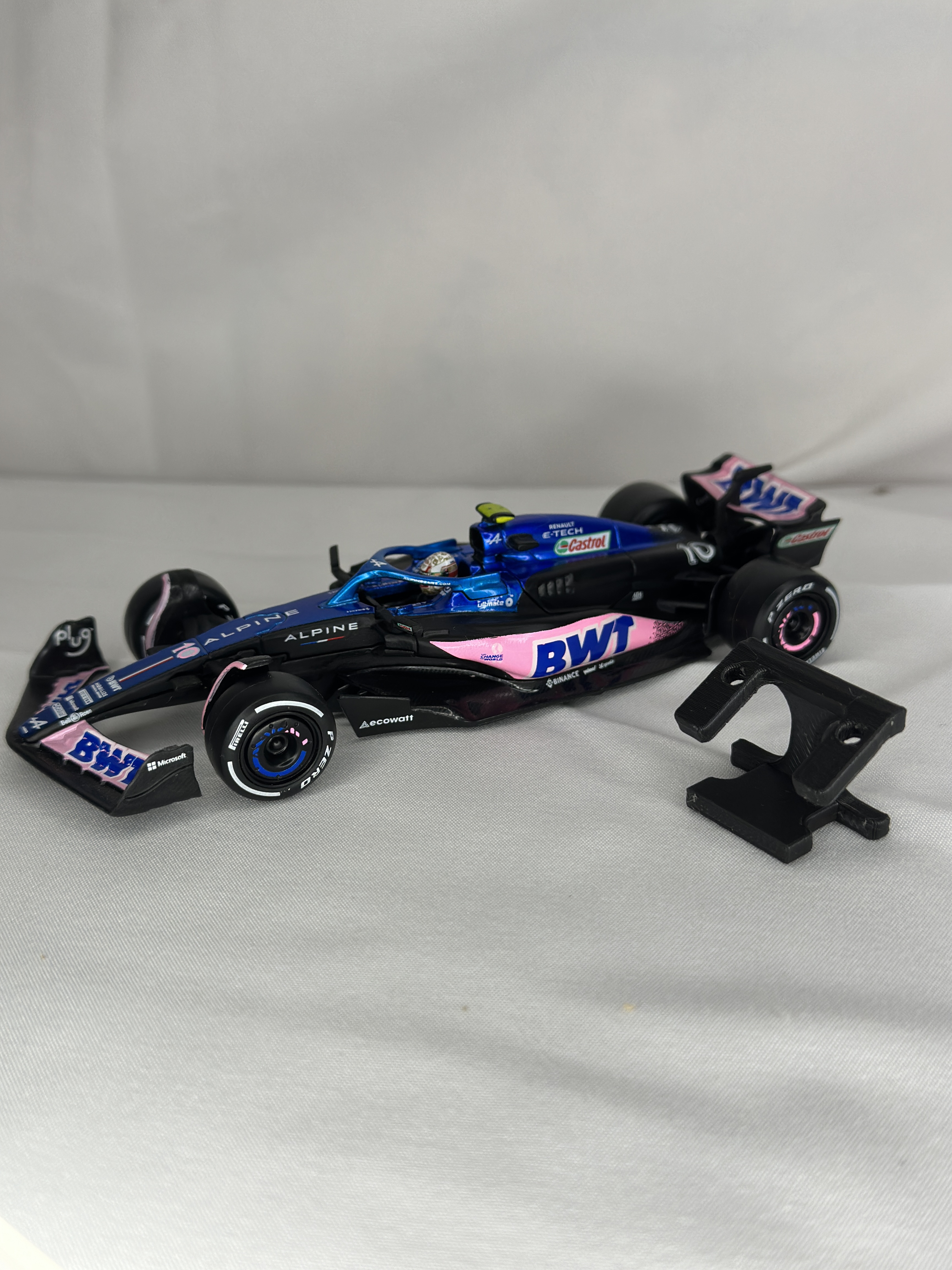 Bburago 1:43 F1 Diecast Stand (Side Profile)