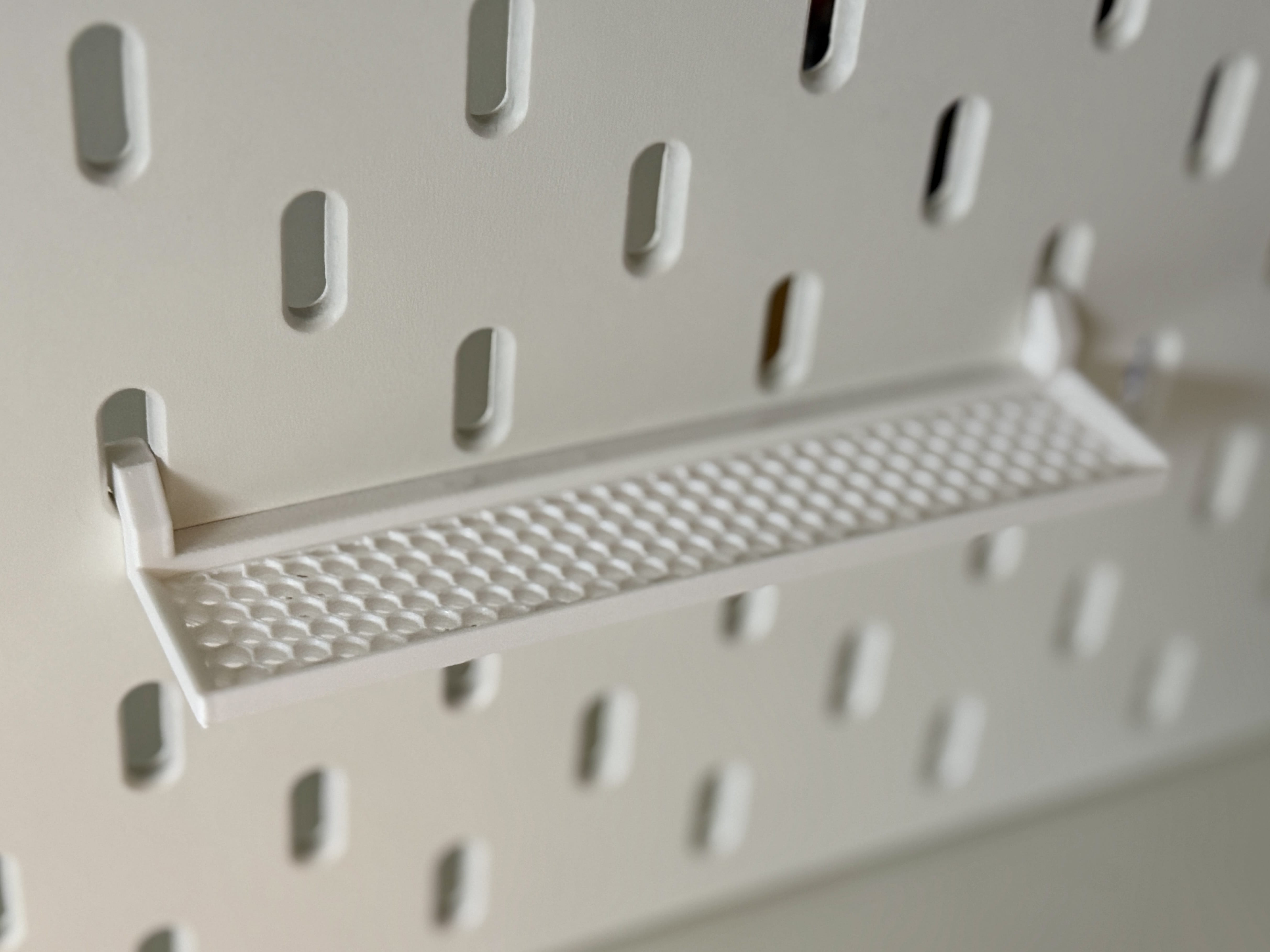 IKEA SKADIS Shelf with Honeycomb Pattern — miniatura 3