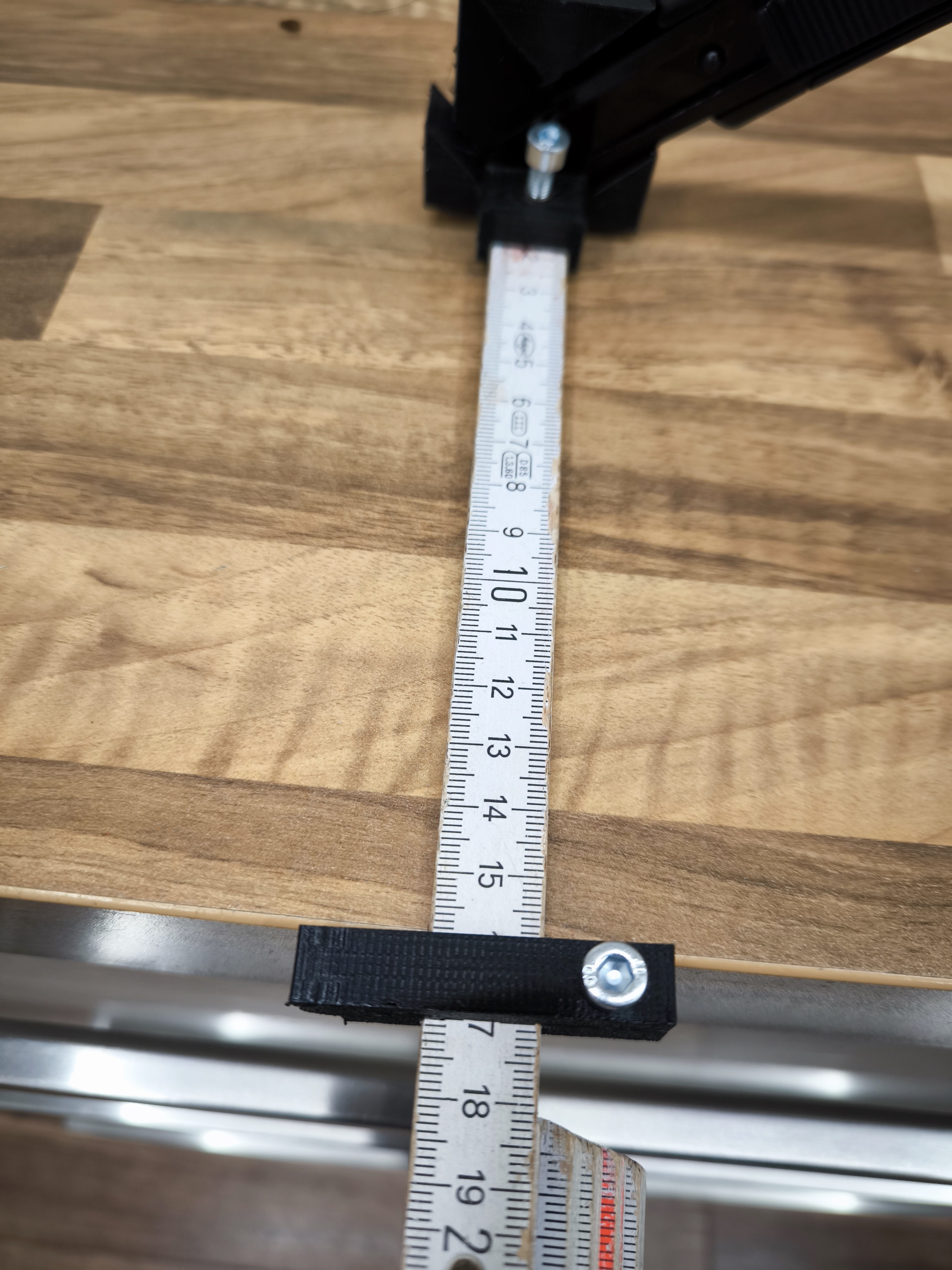 Anschlag und Cuttermesser Halter
