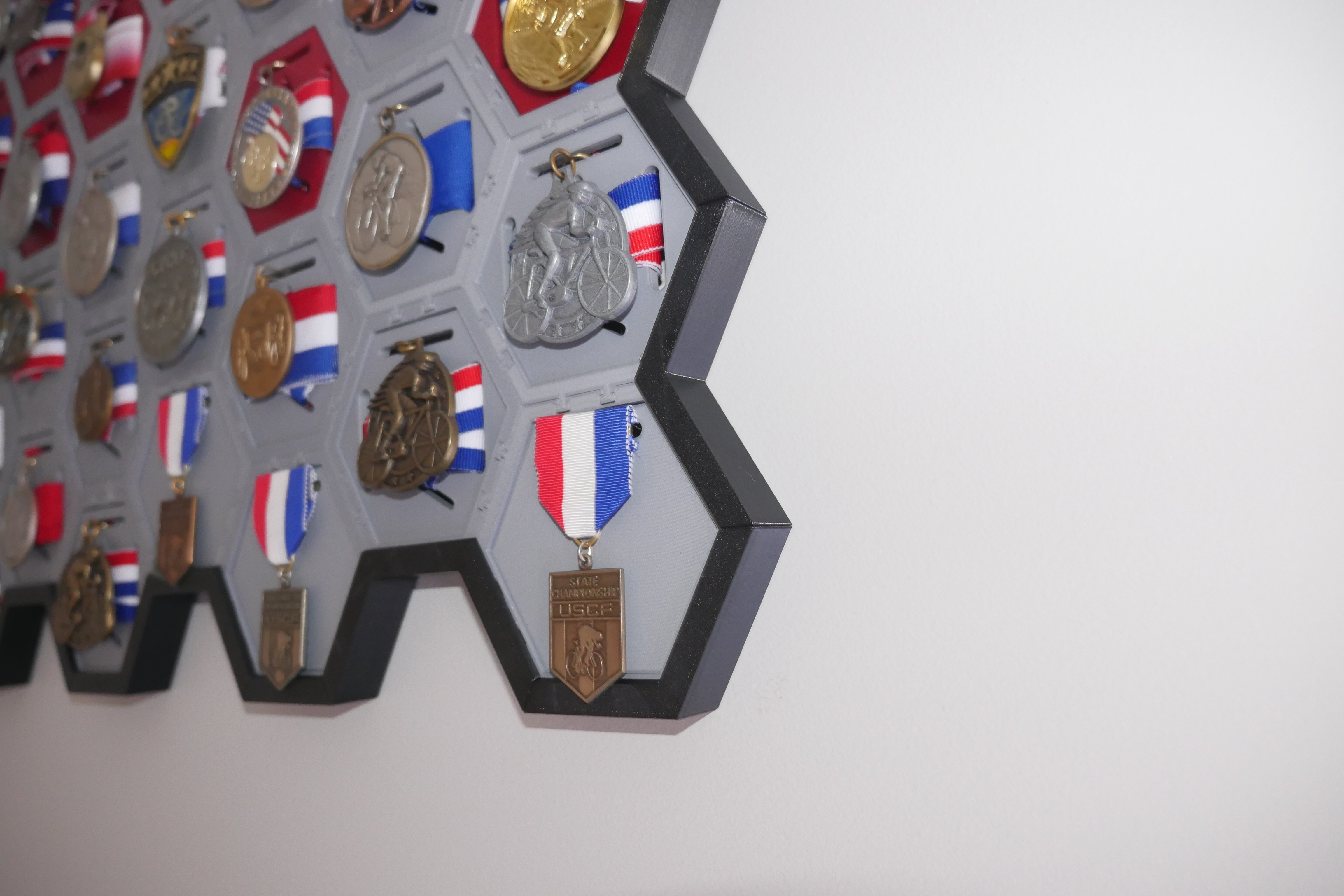 Medals Wall Display V2 (Updated with Frames) — miniatura 3