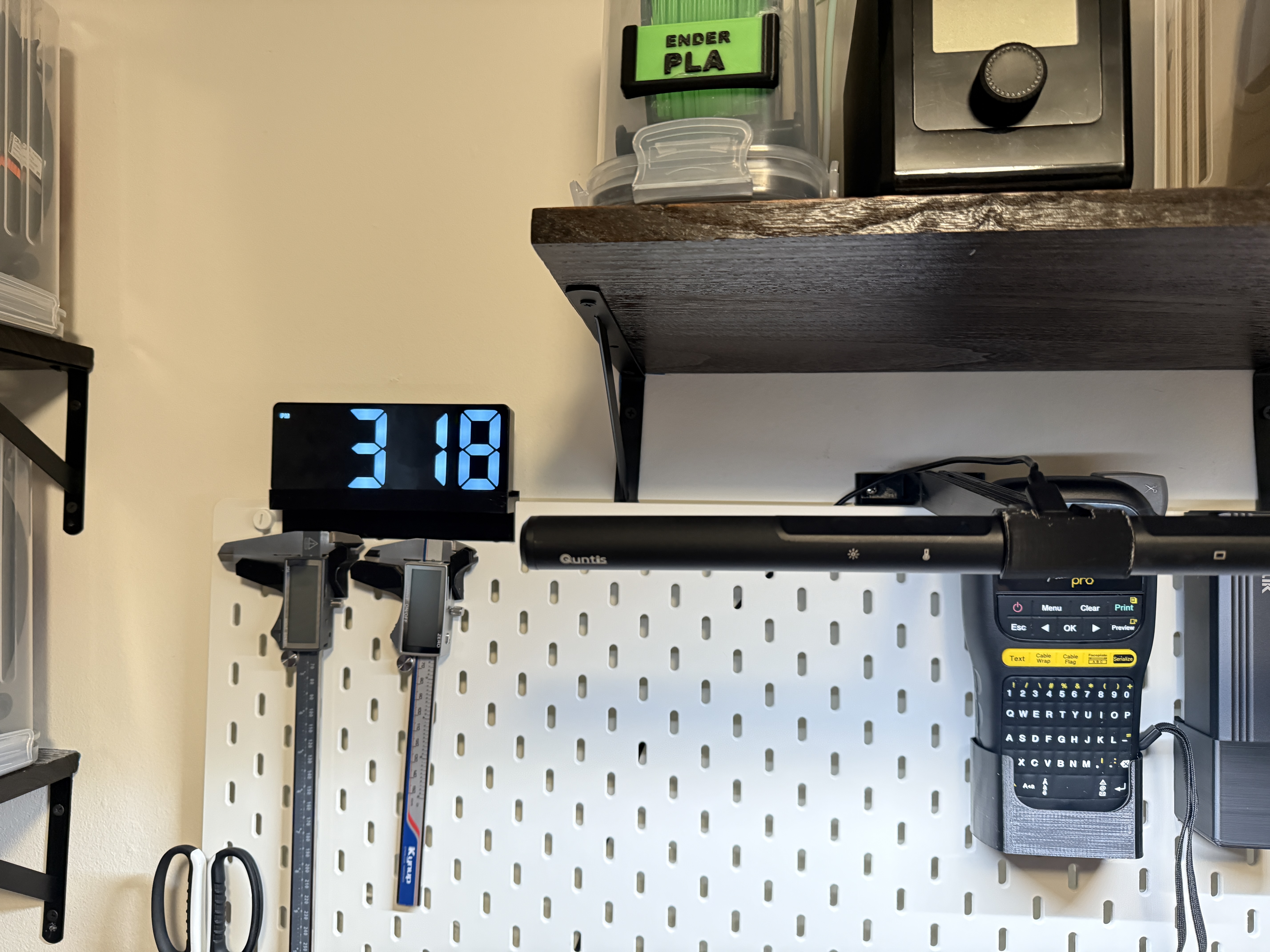 Miniatura 2 do modelo 3D Digital Clock Skadis Shelf