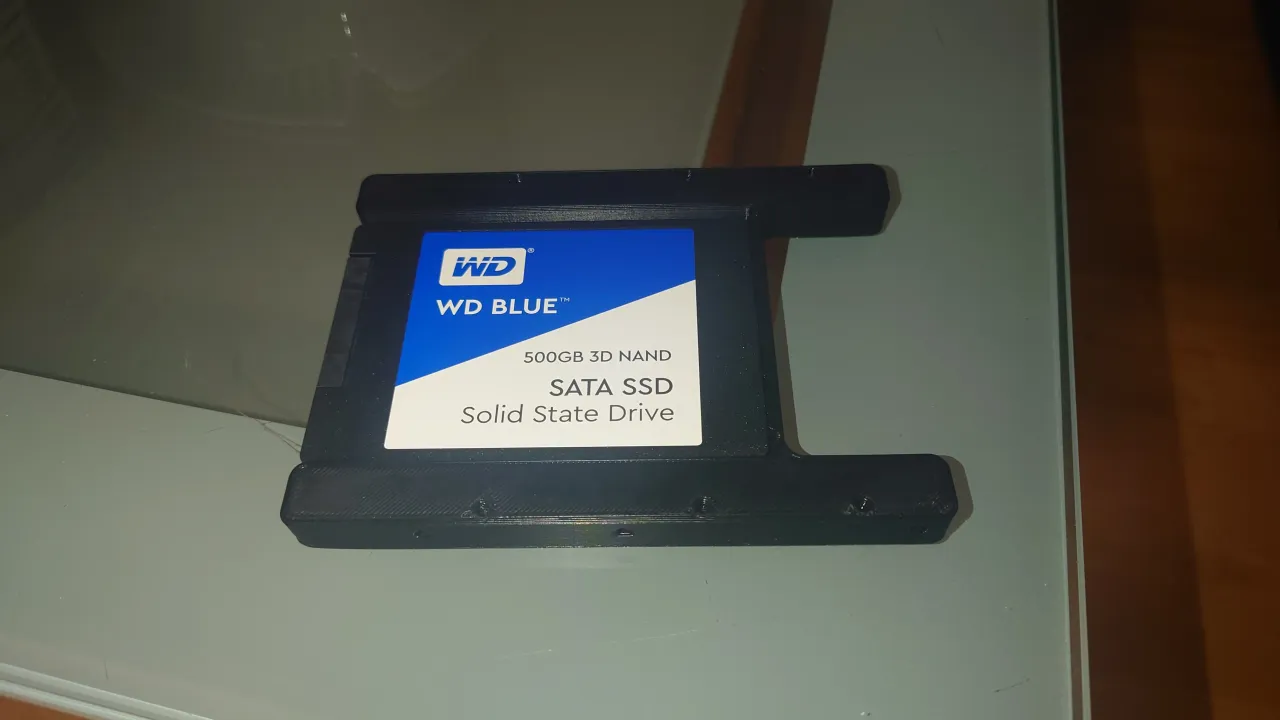 Universal SSD mounting adapter 2,5 to 3,5 by Dominik Chuchlík, Download  free STL model