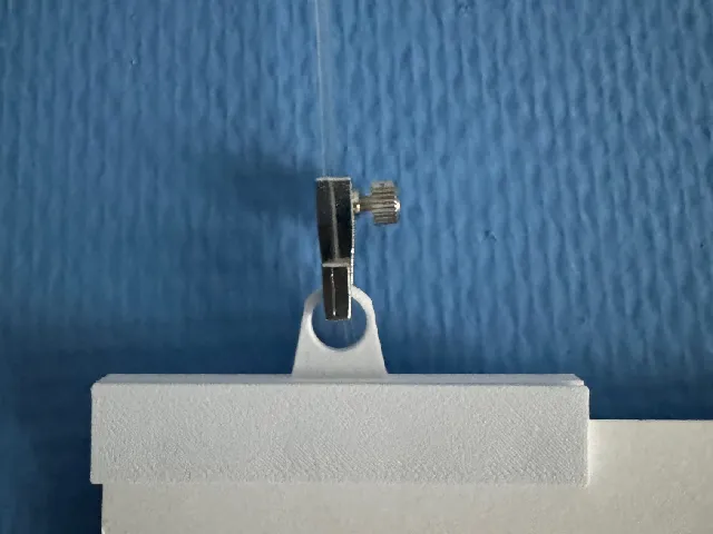 Poster hanger