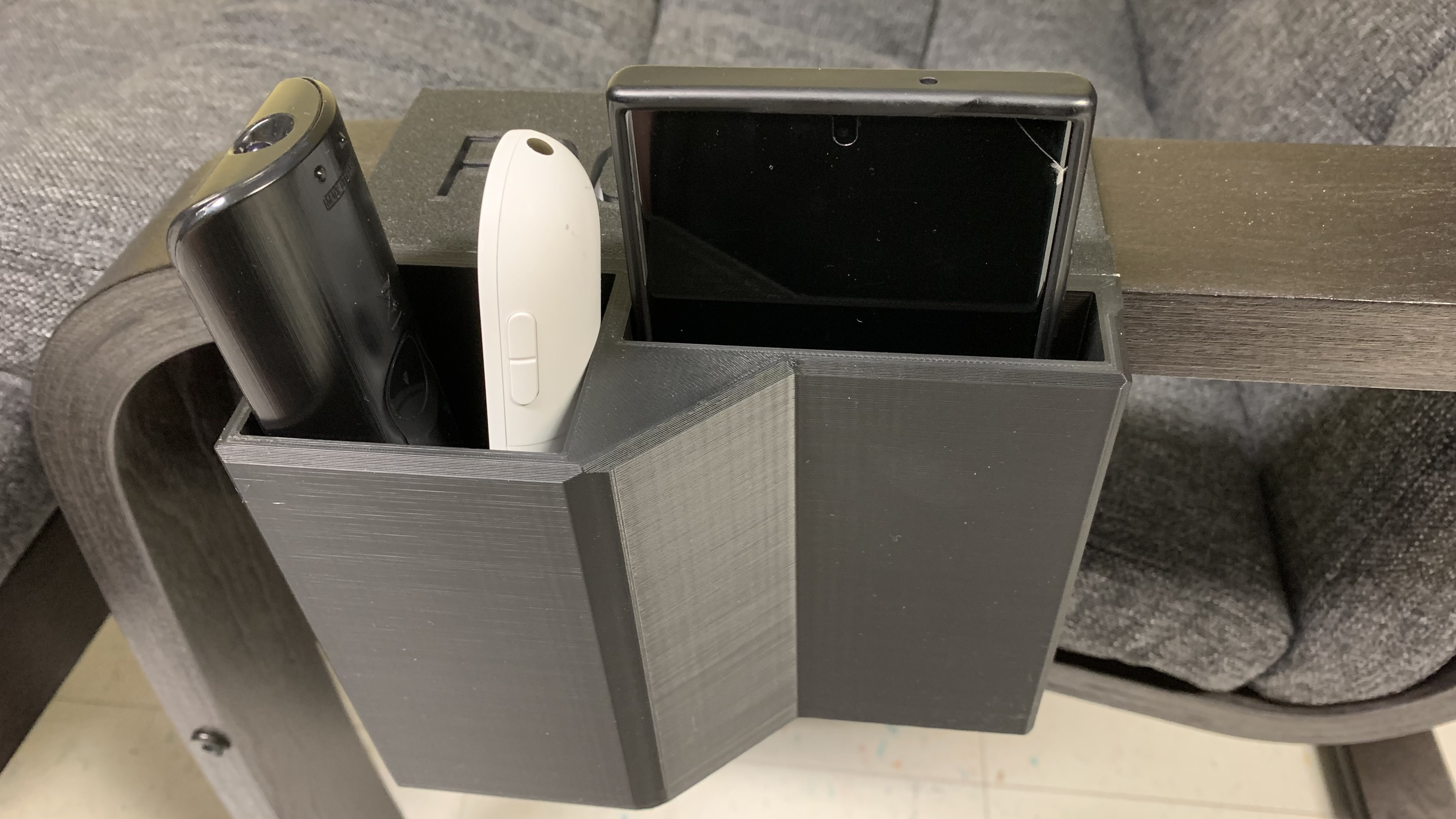 POÄNG "Football" Chromecast, Remote & Samsung S23 holder