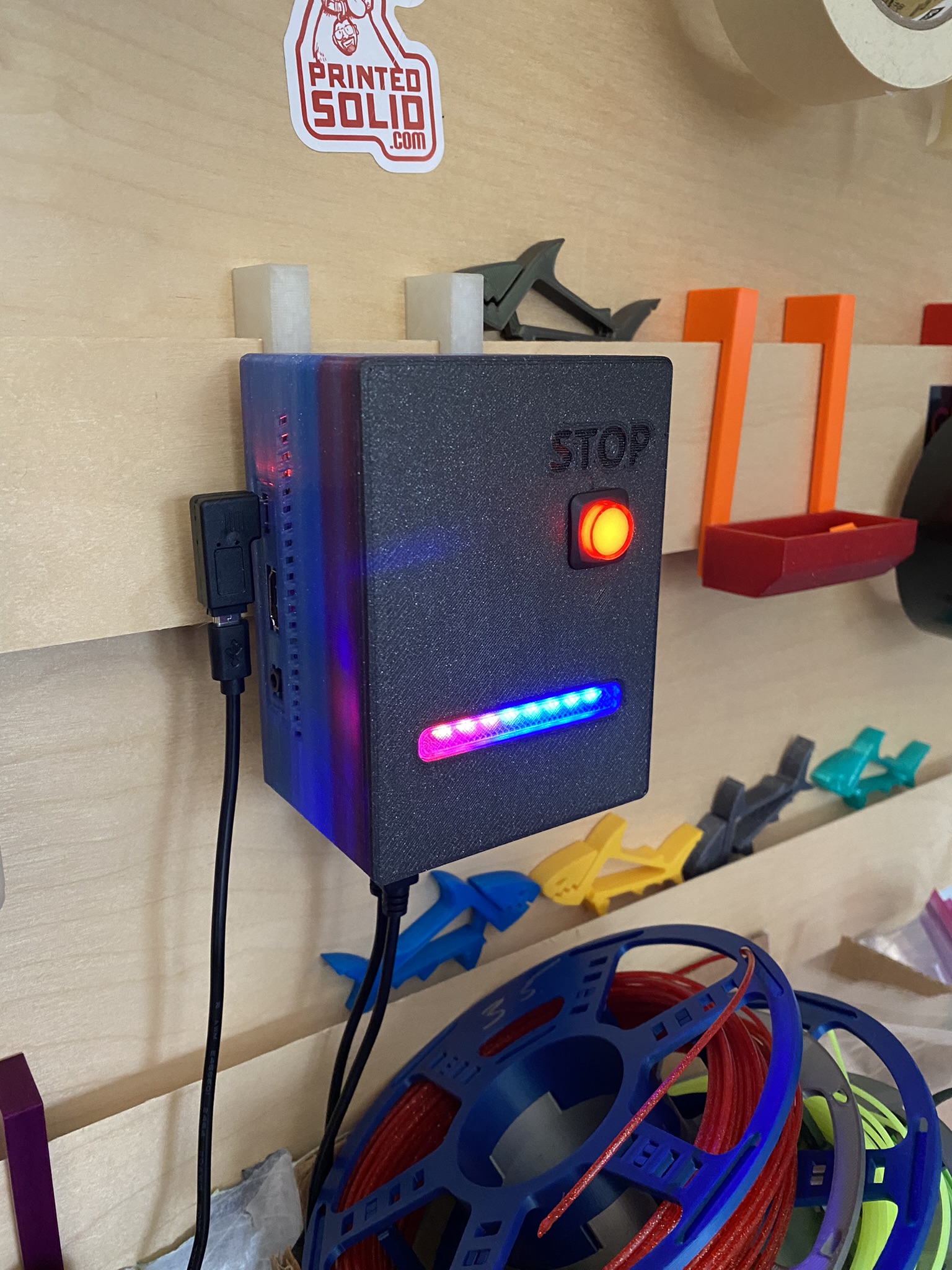 RaspberryPi enclosure for Octoprint with emergency stop button and Neopixel status strip
