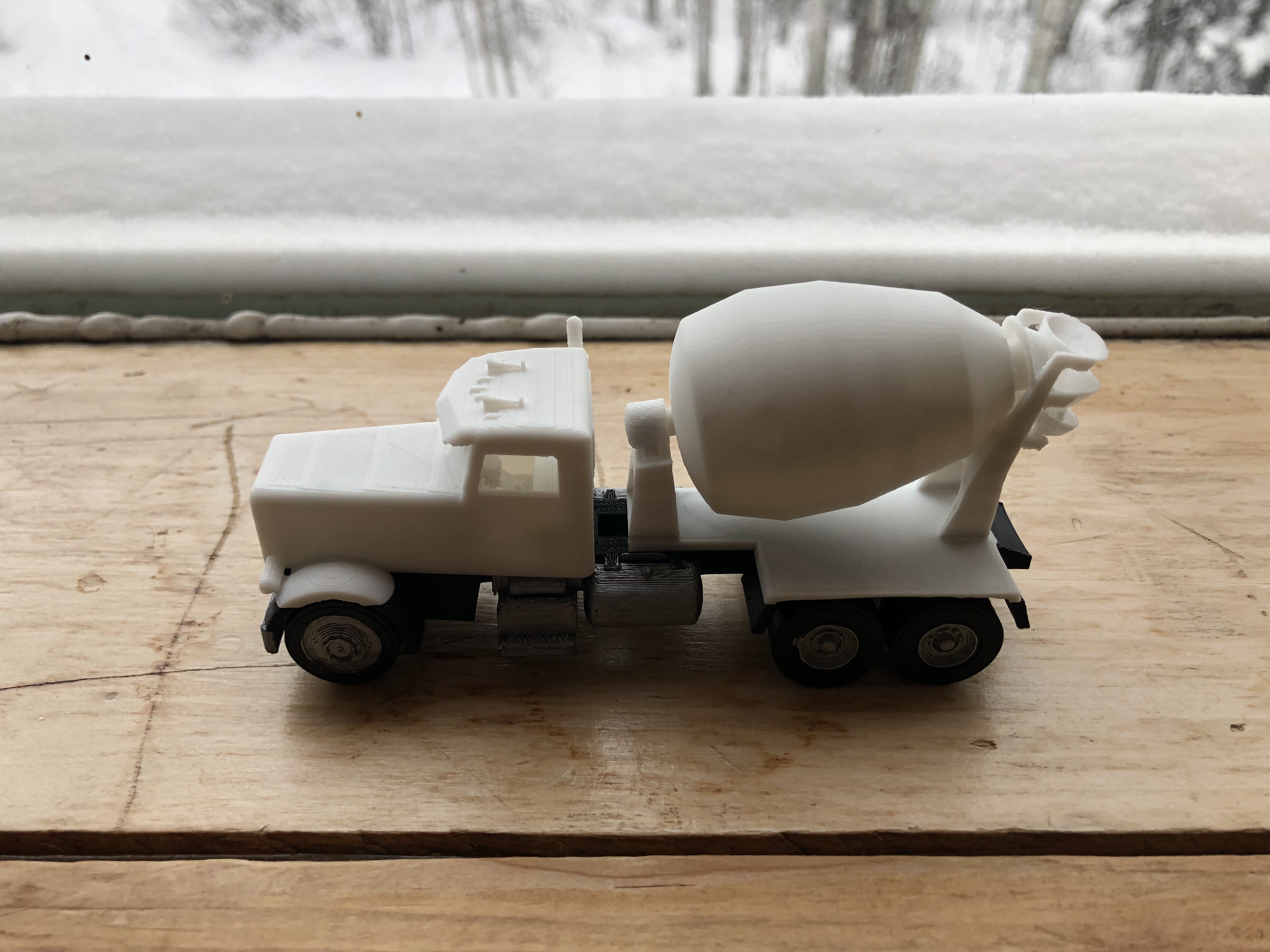 1:64 Scale Cement Truck