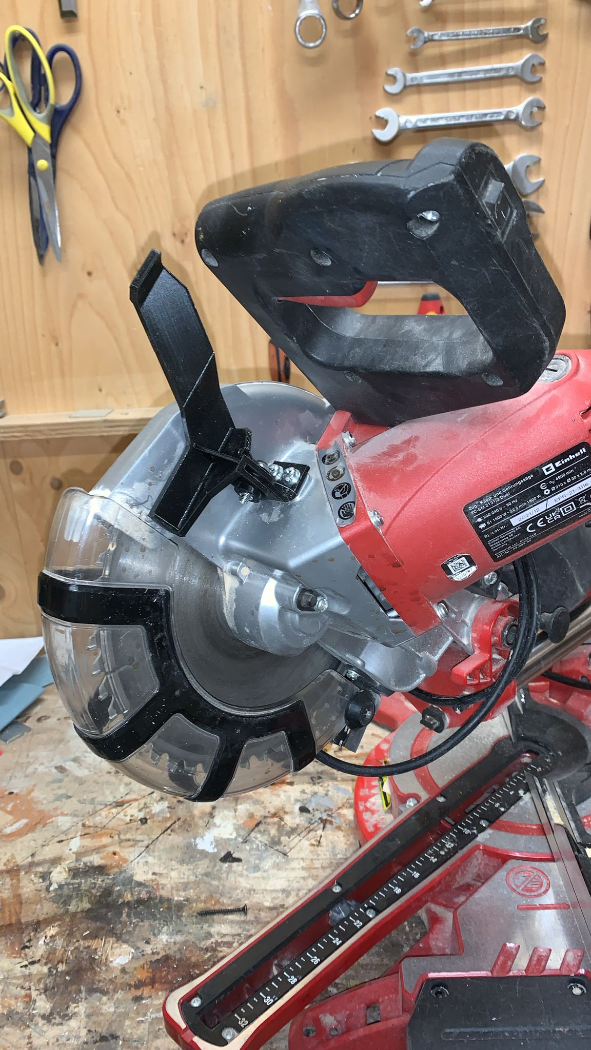 Einhell miter saw 2131 self lock button