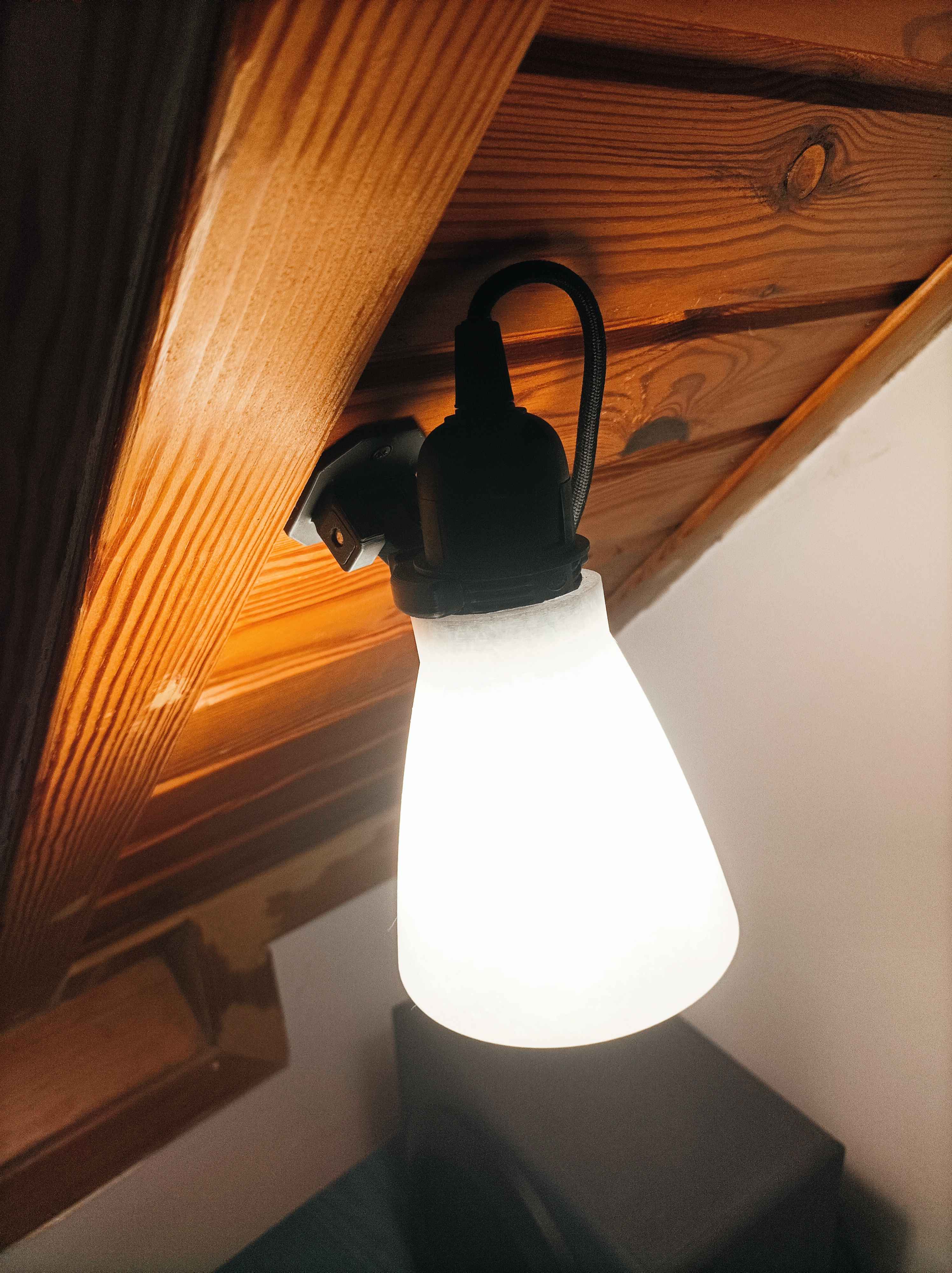 Light socket holder
