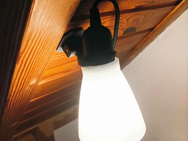 Light socket holder