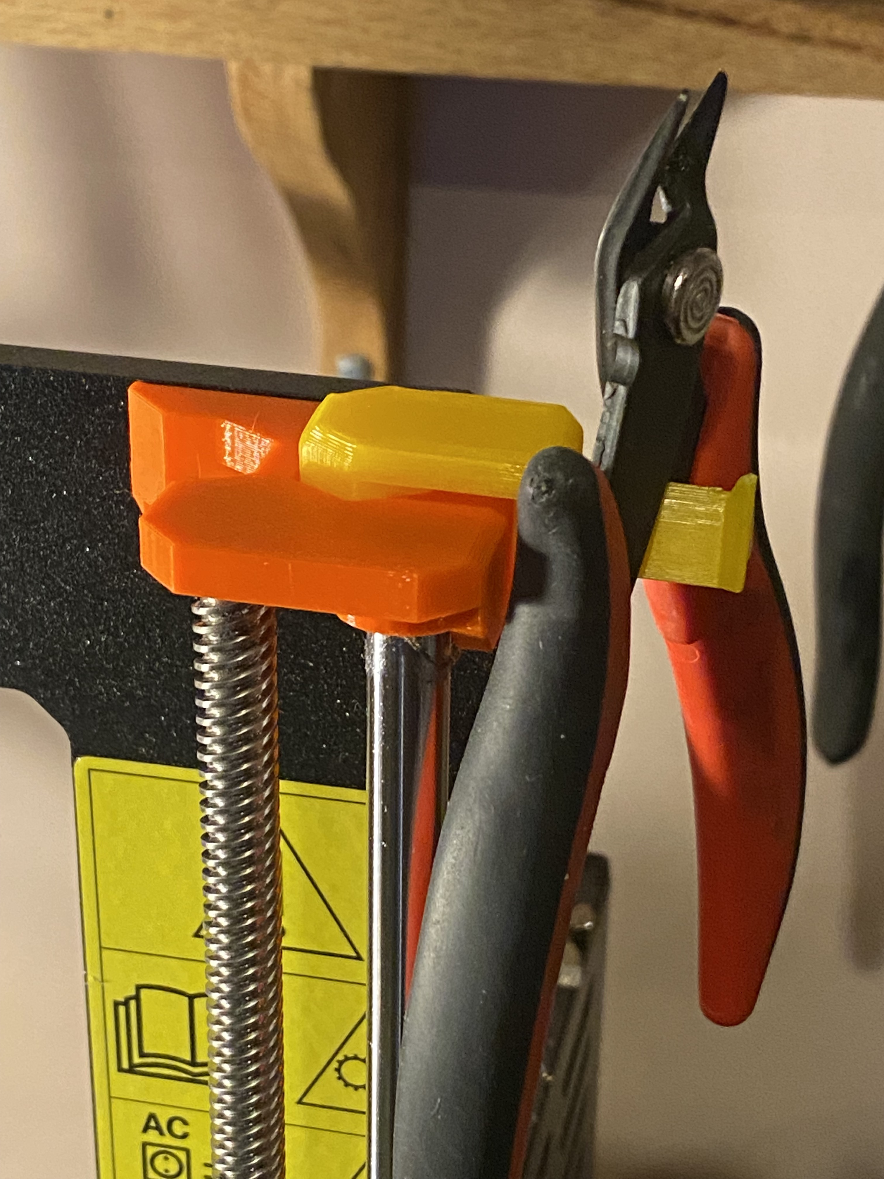 Hanger for side cutters on side of Prusa MK3