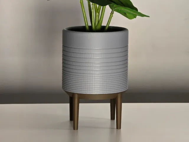Stacey, a modern and easy-to-print desk planter