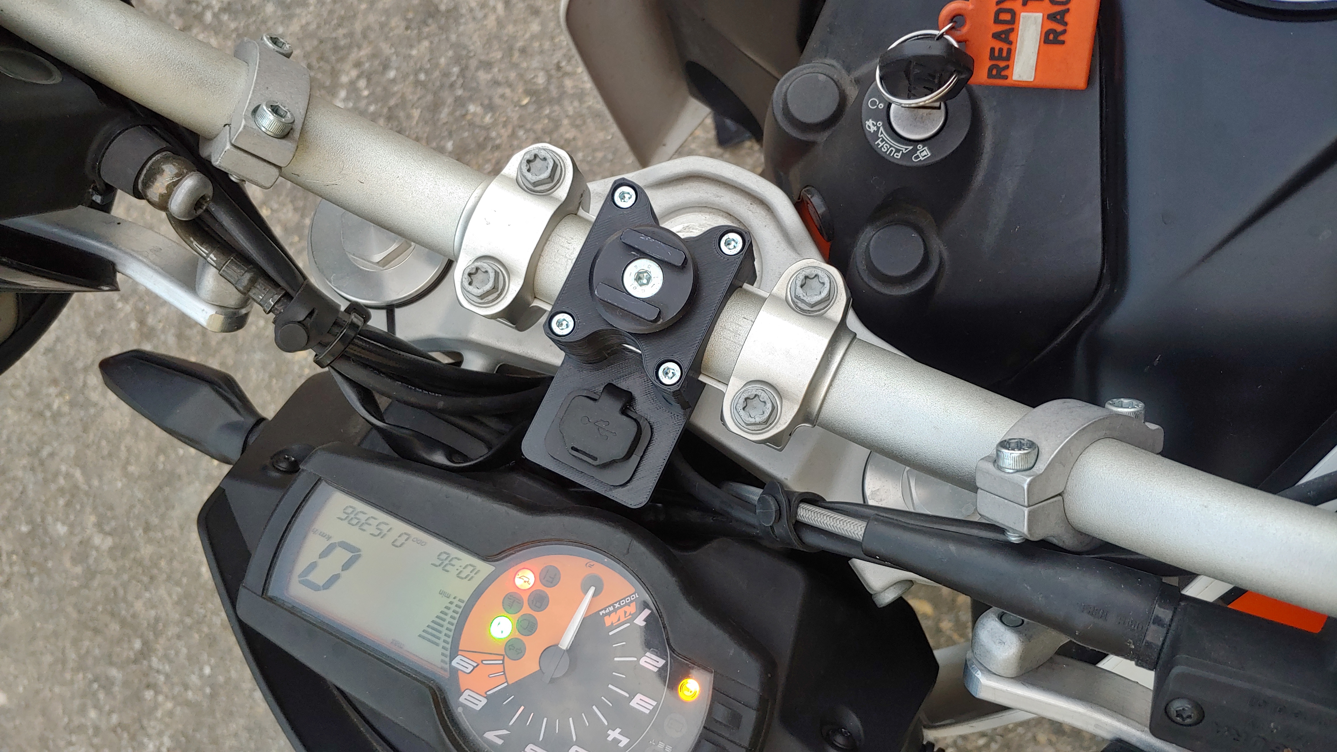 Aufnahme KTM USB-A-Buchse/ Holder for KTM USB-A-socket