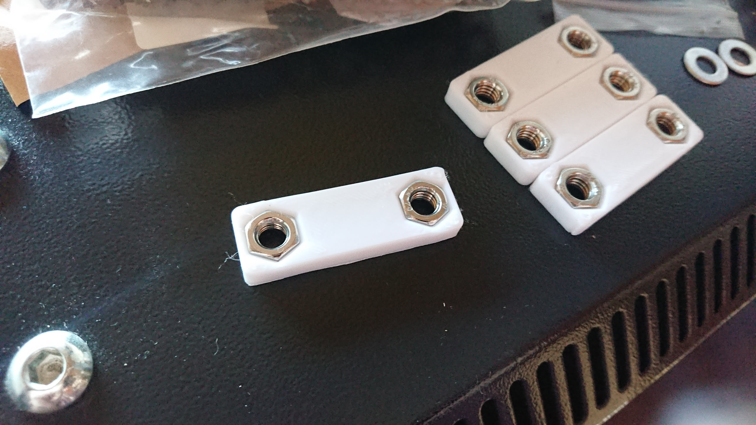 M6 nut holder for 1U rack mounting rails