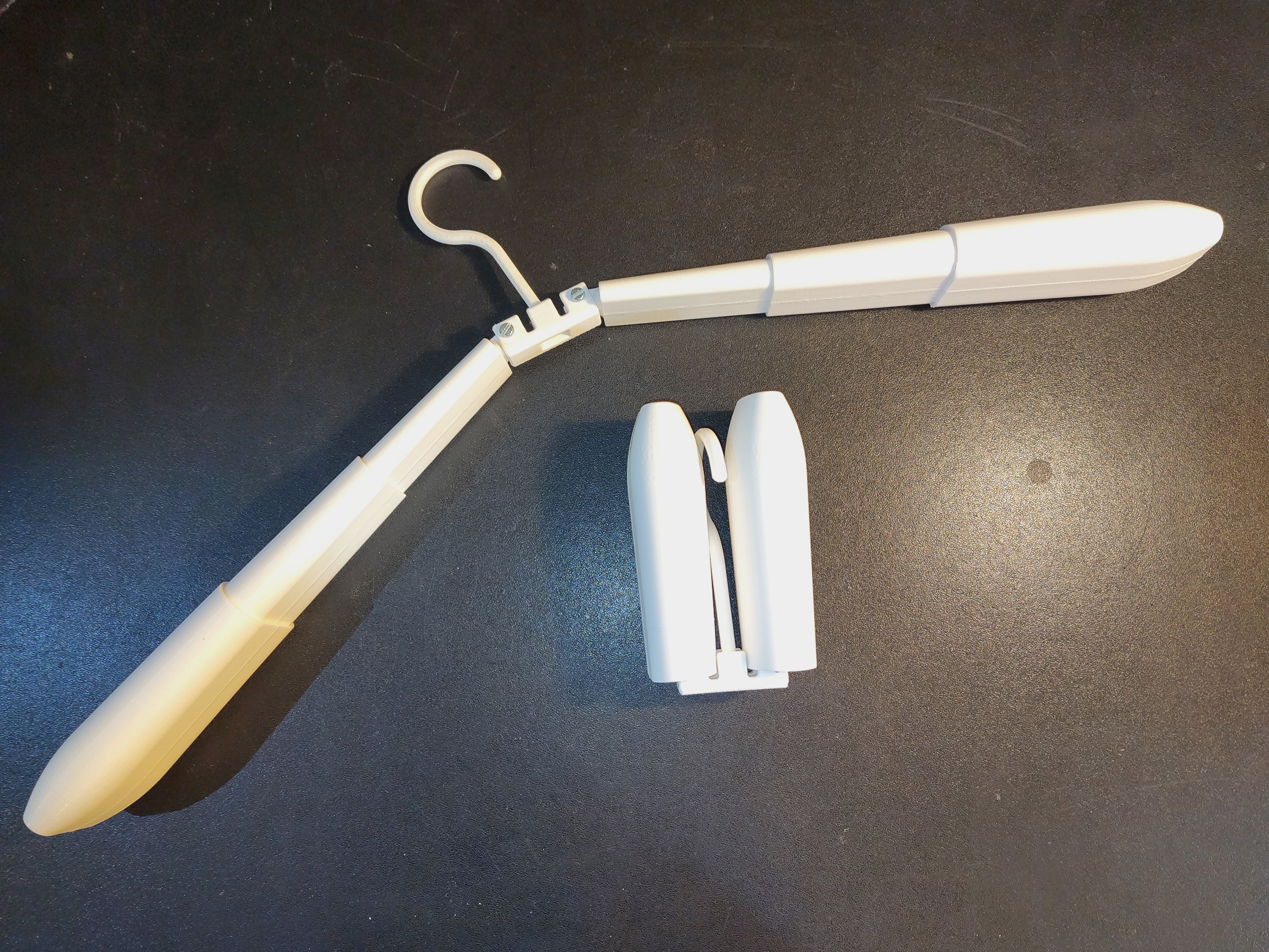 Telescopic Pocket Coat Hanger