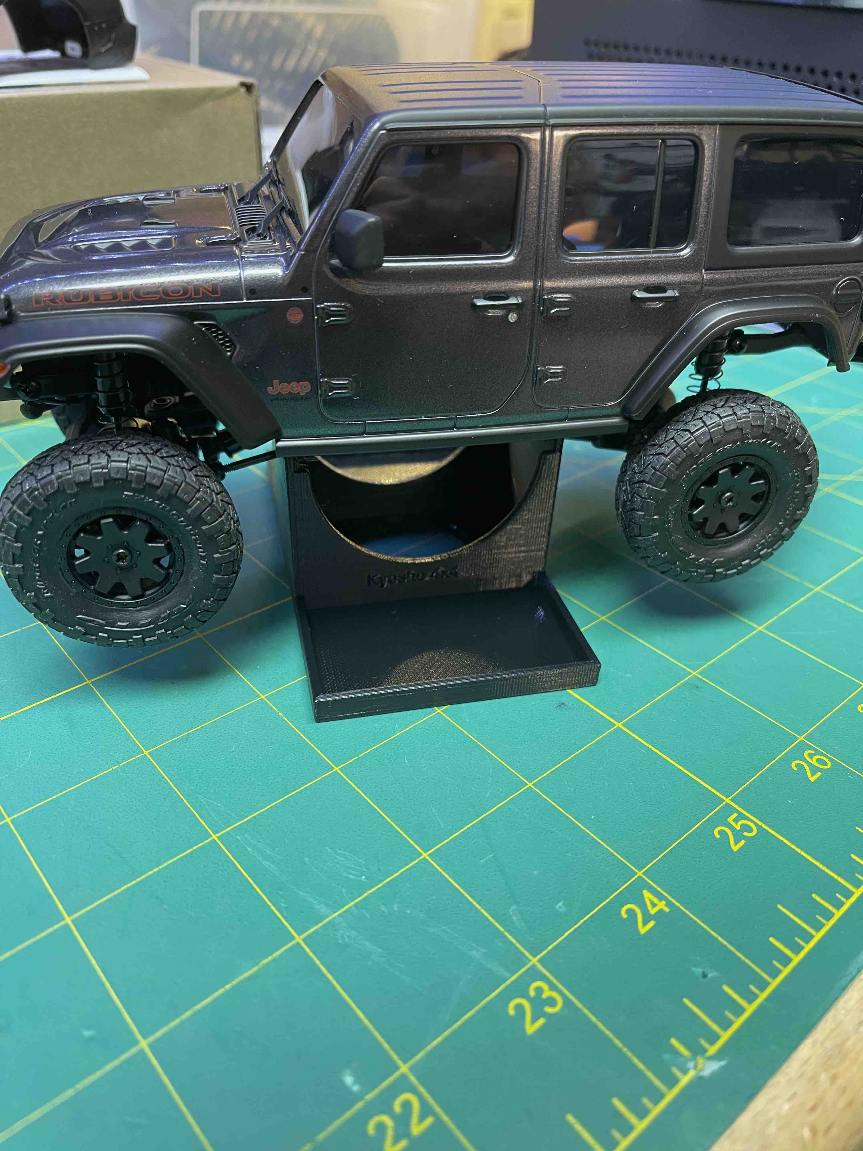 Stand for Kyosho Mini-Z 4x4 with tray