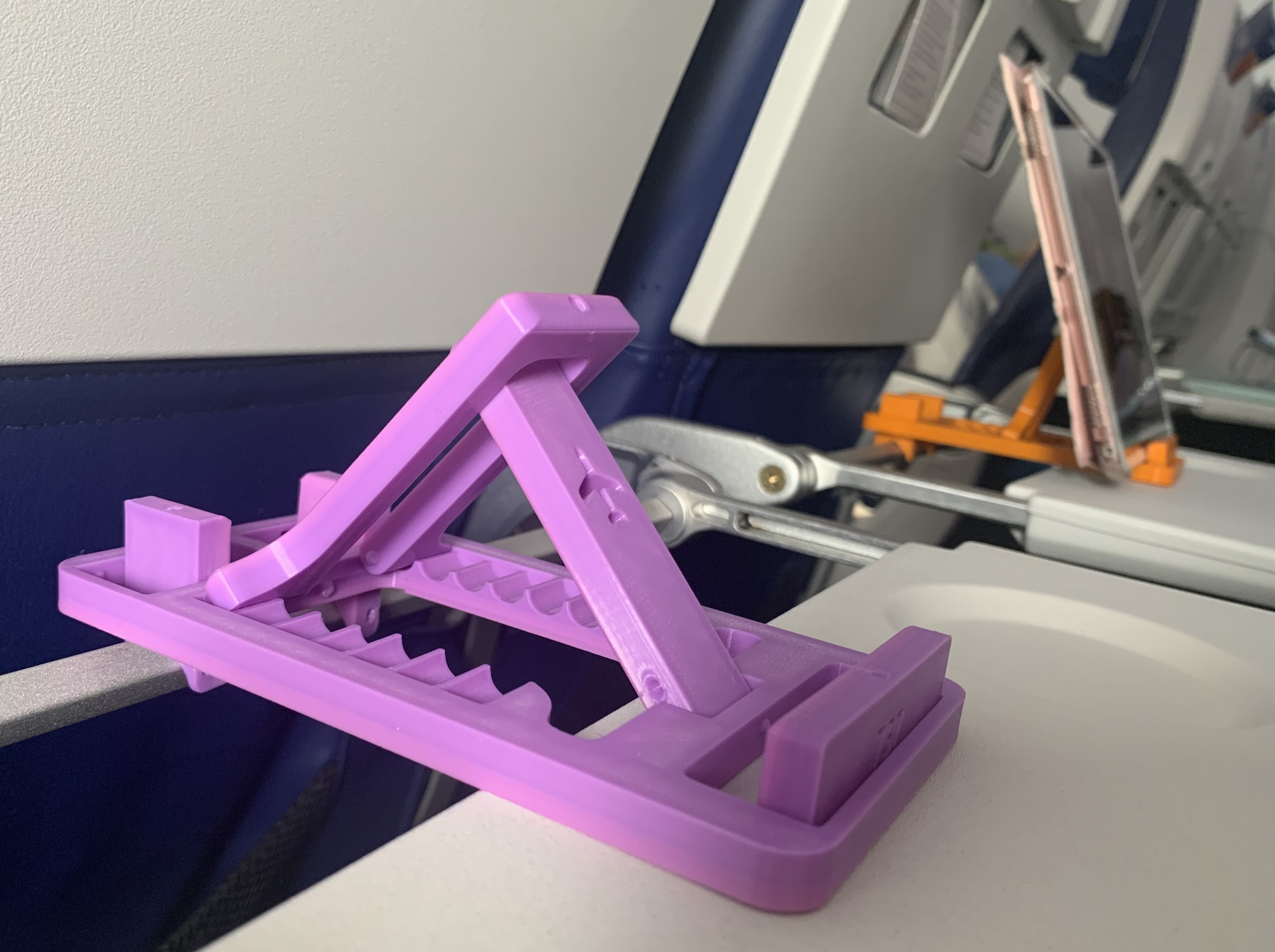Fly without your iPhone/iPad/Android mobile device hitting the floor next time out