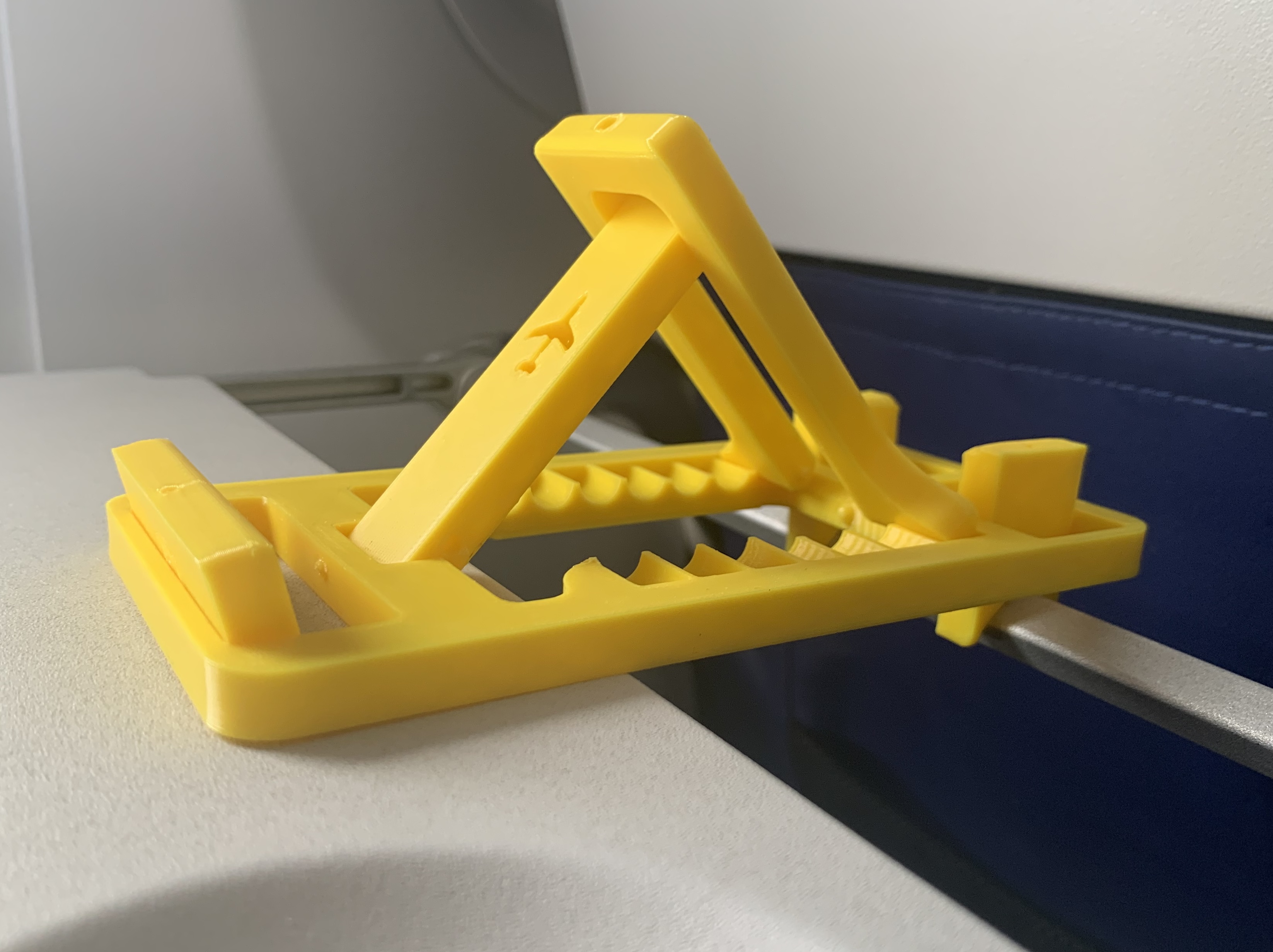 Fly without your iPhone/iPad/Android mobile device hitting the floor next time out — miniatura 2