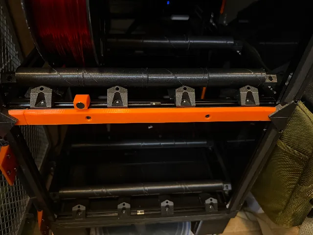 INBXX – slim & symmetrical center frame insert