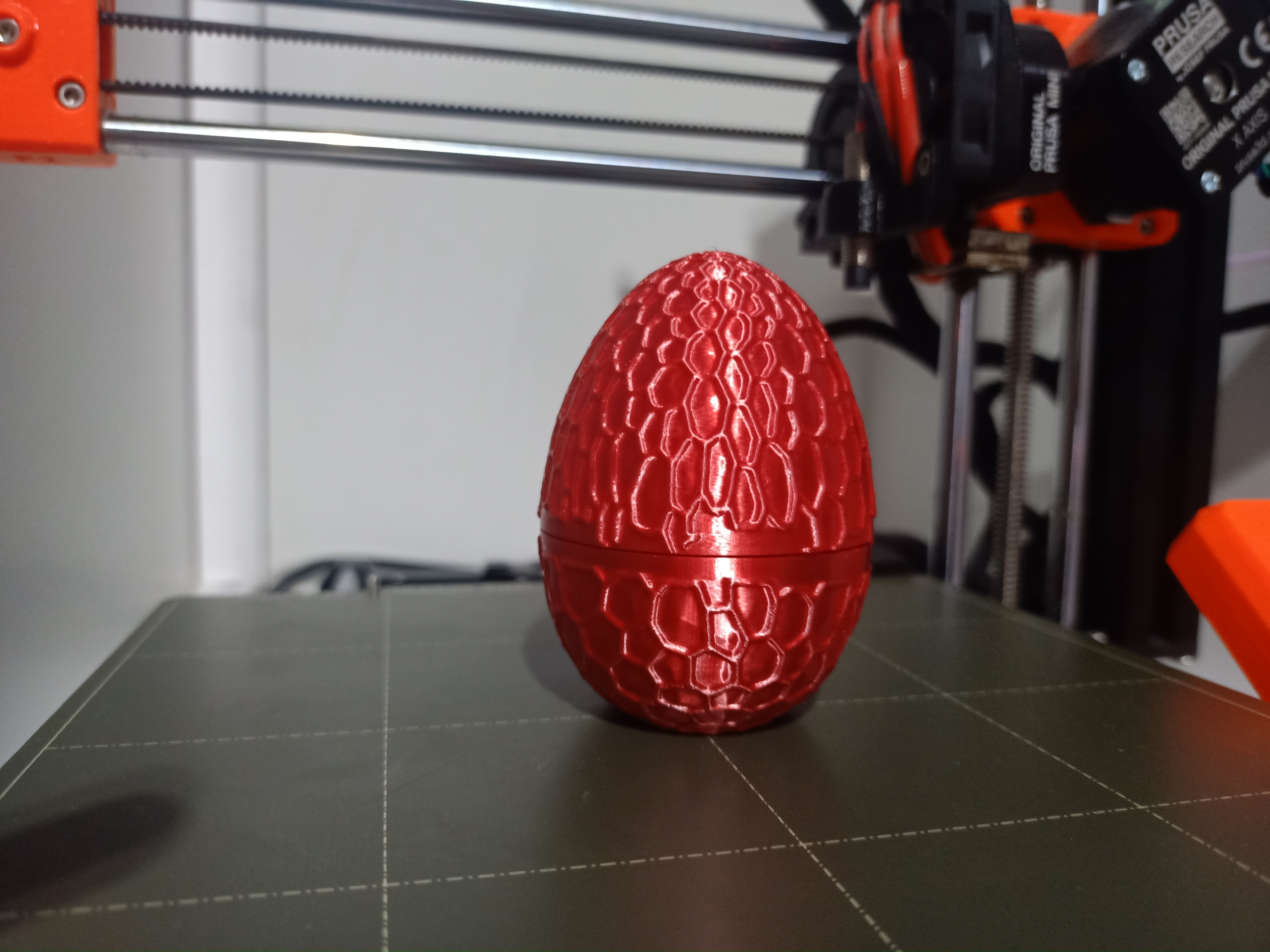 Miniatura 5 do modelo 3D Hollow Threaded Easter Egg with Voronoi texture