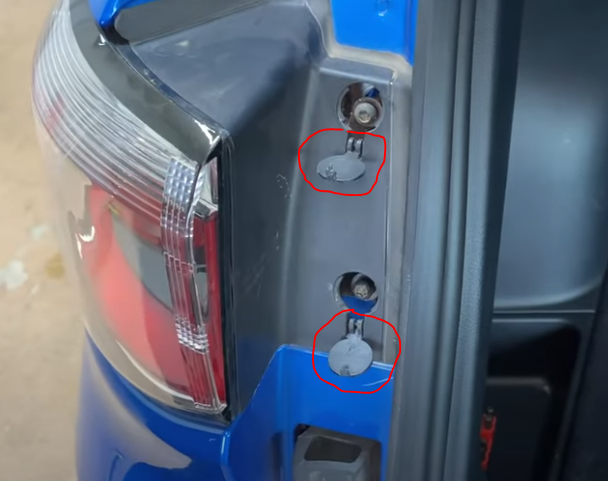 Jeep Compass 2018 back light screw cover
