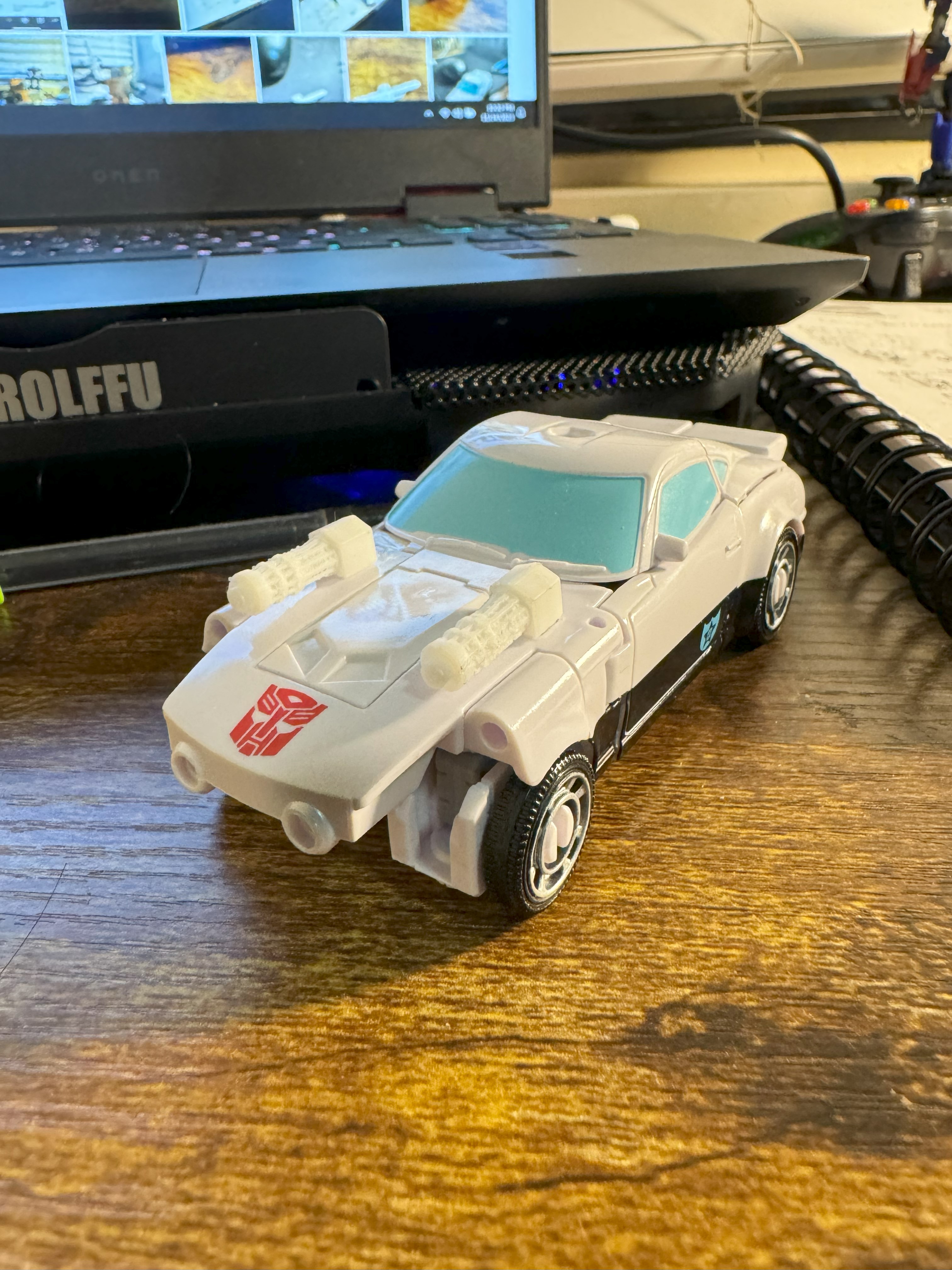 Prowl/Bluestreak/Smokescreen/Barricade Earthrise/SS86 shoulder turrets