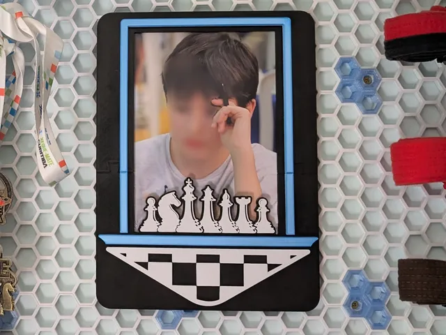 Thematic Frame for Chess - 15x21 - optional Honeycombwall