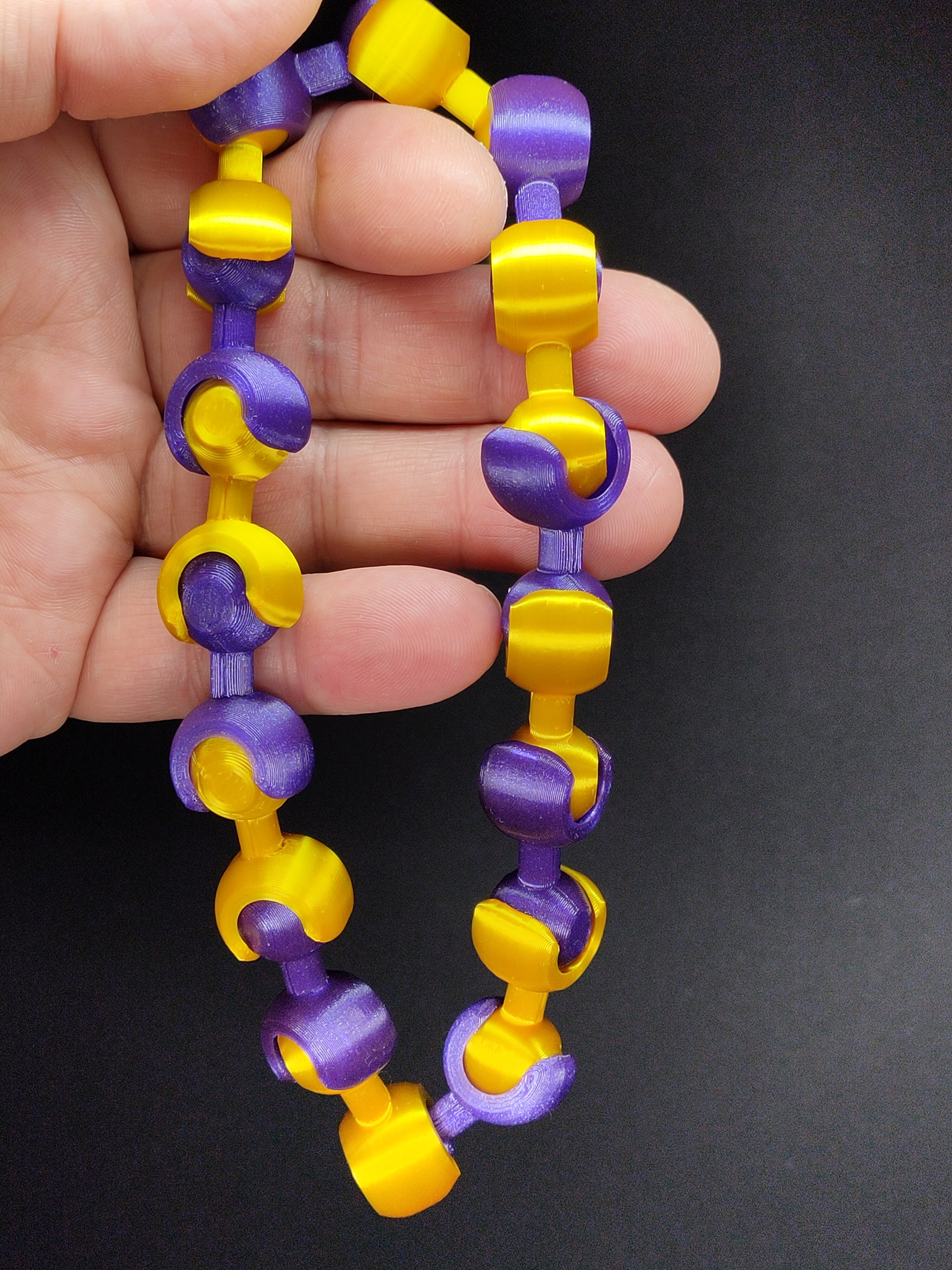 Chain fidget with ball joints