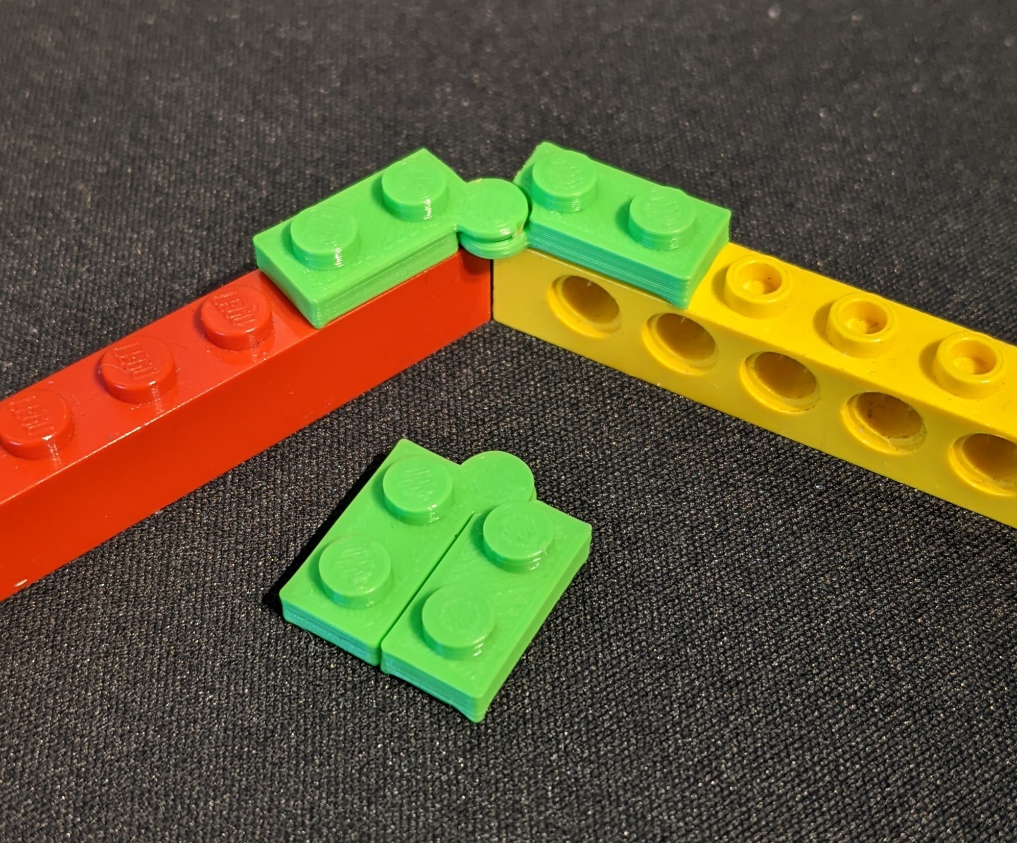 Lego compatible Hinge Plate 2x2 prints in place!