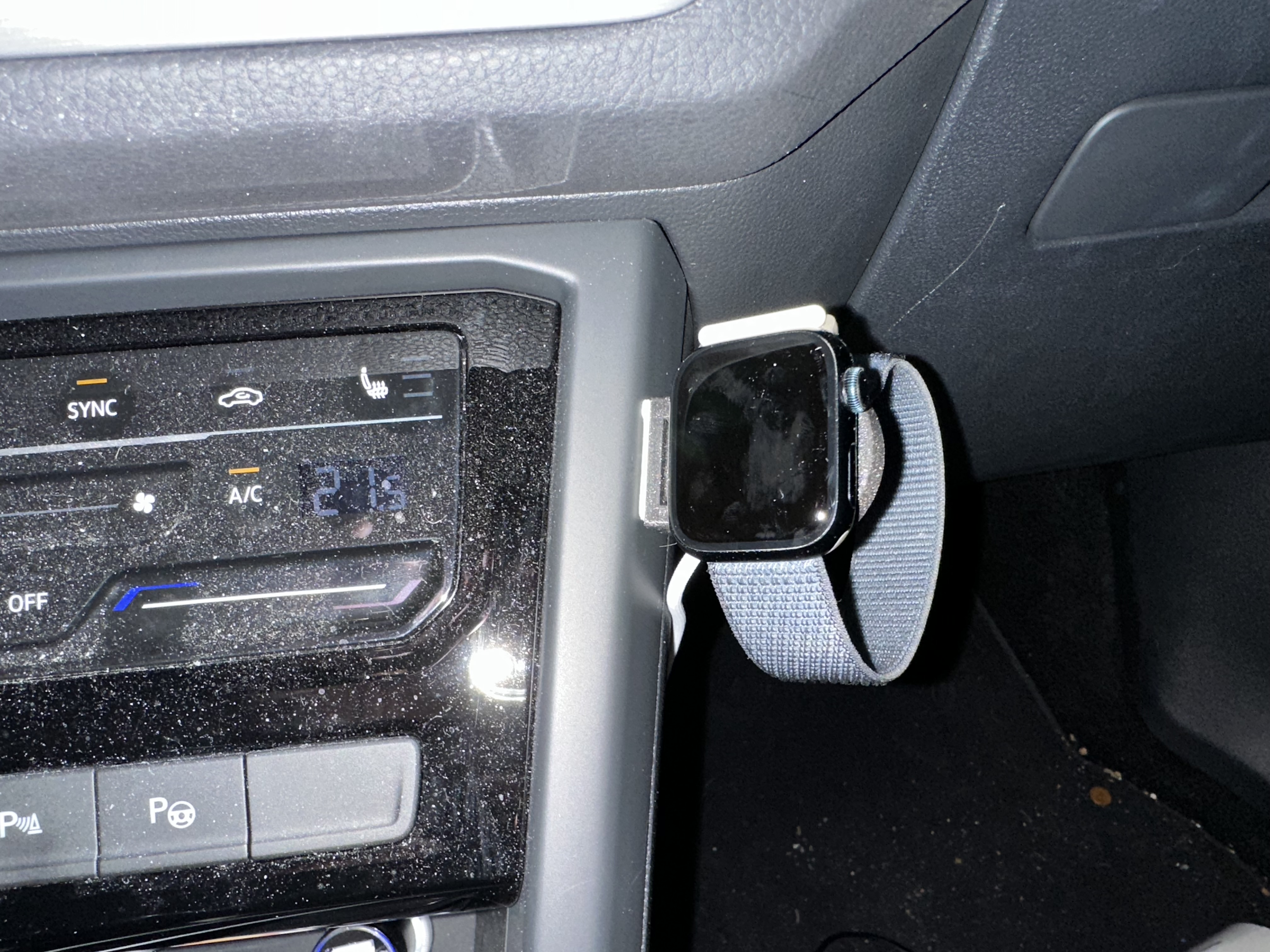 Apple-Watch – Universeller Ladehalter zum Ankleben