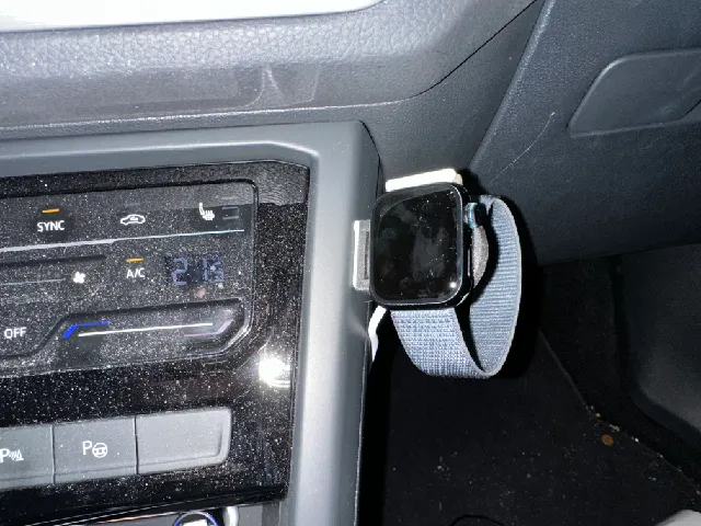 Apple-Watch – Universeller Ladehalter zum Ankleben