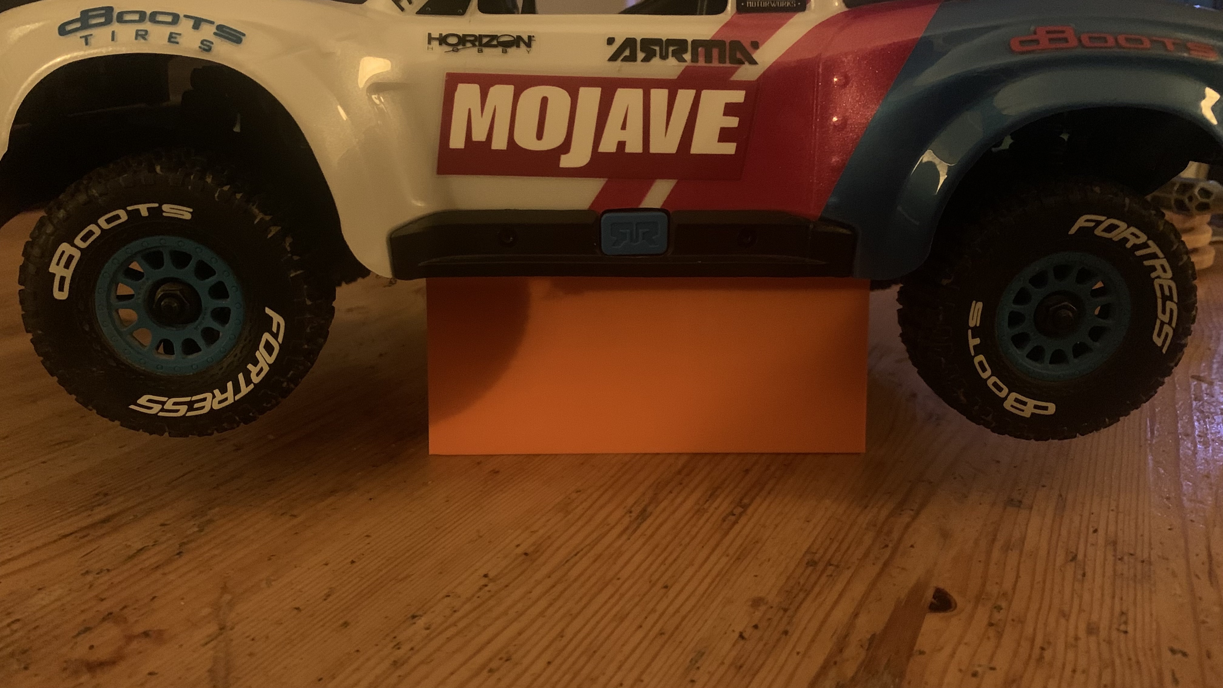 Car stand for Arrma Grom Mojave