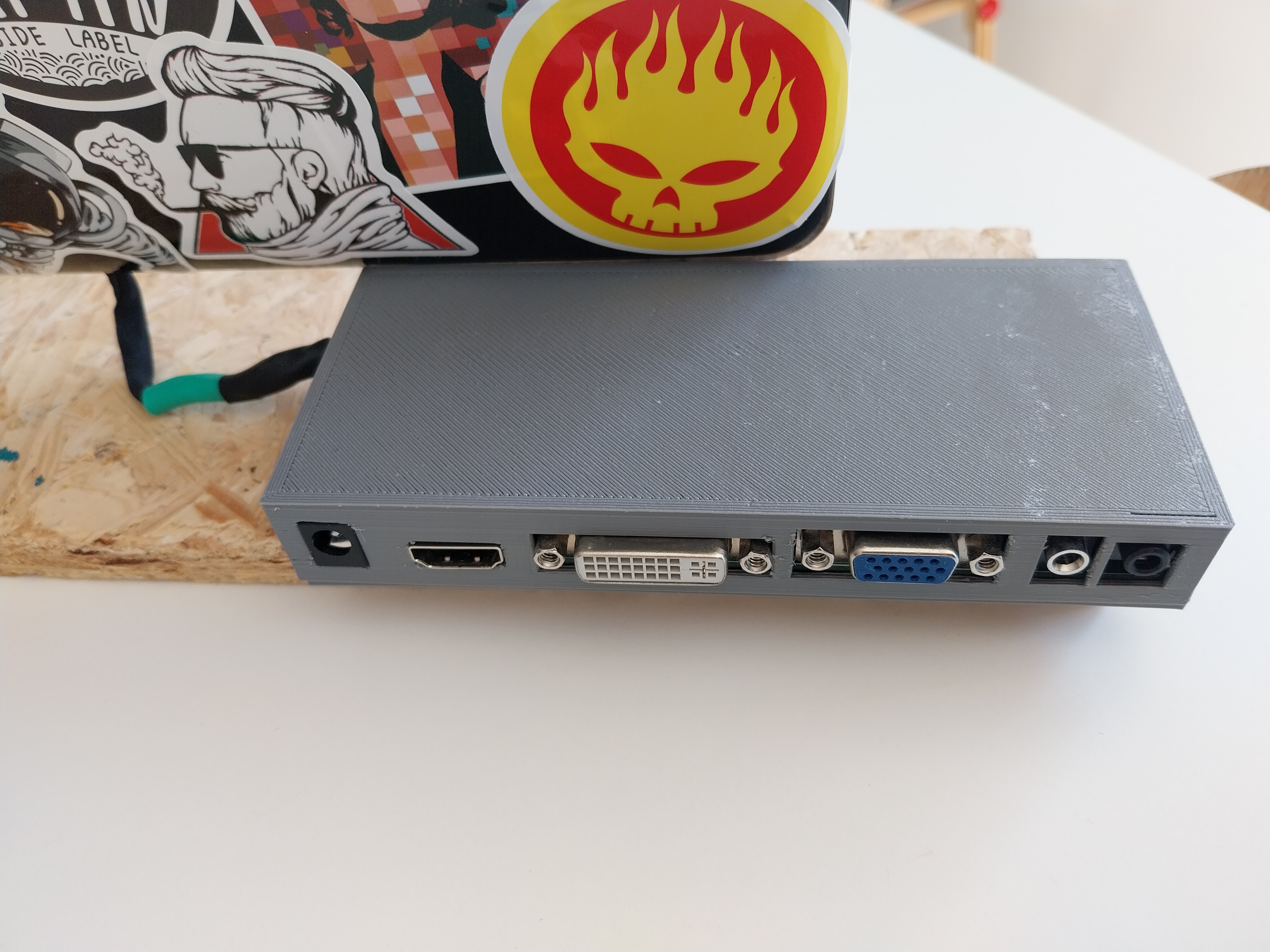 Box for screen electronic card BT68676.2_v2.1