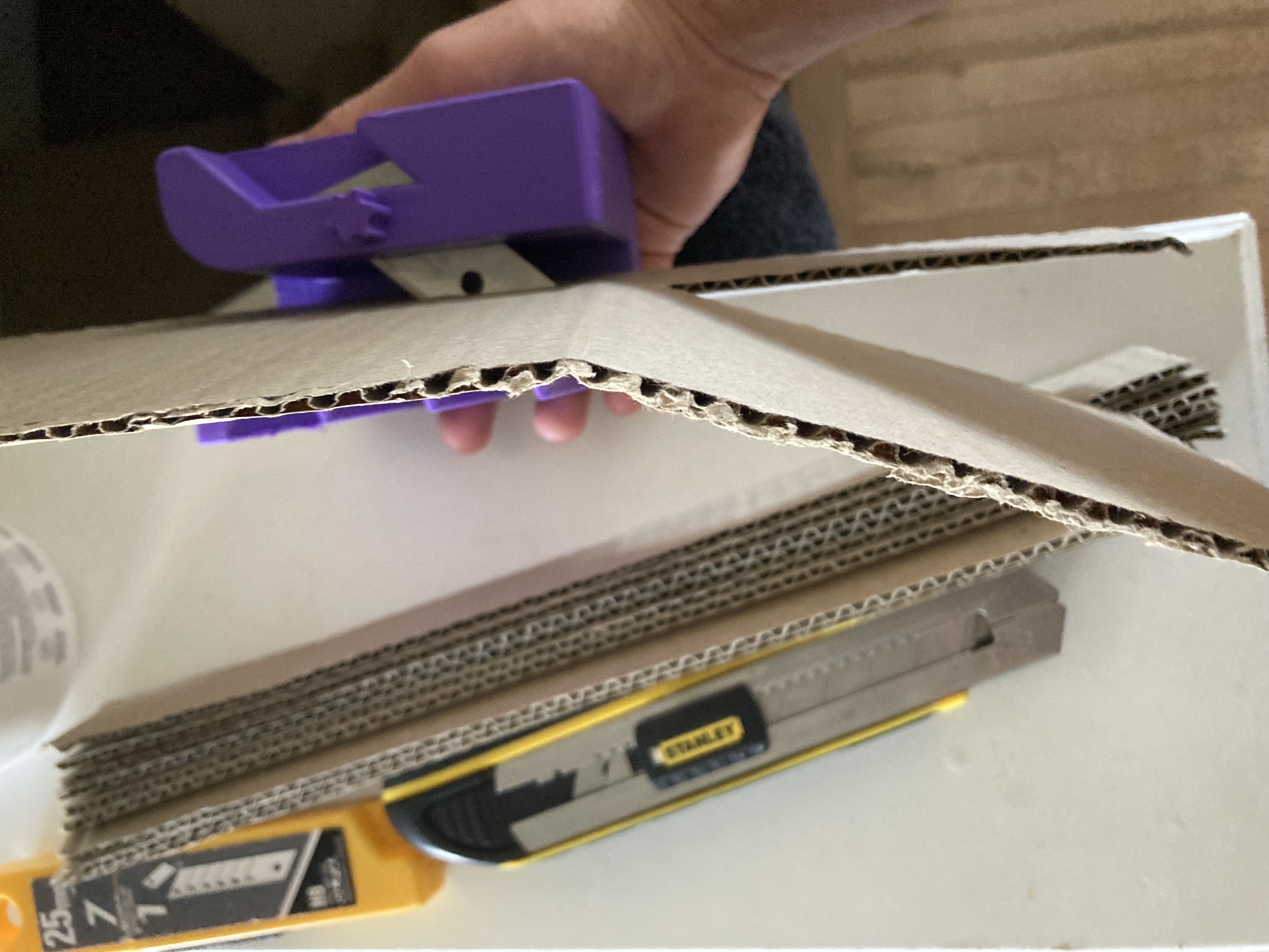 Cat scratcher cutter