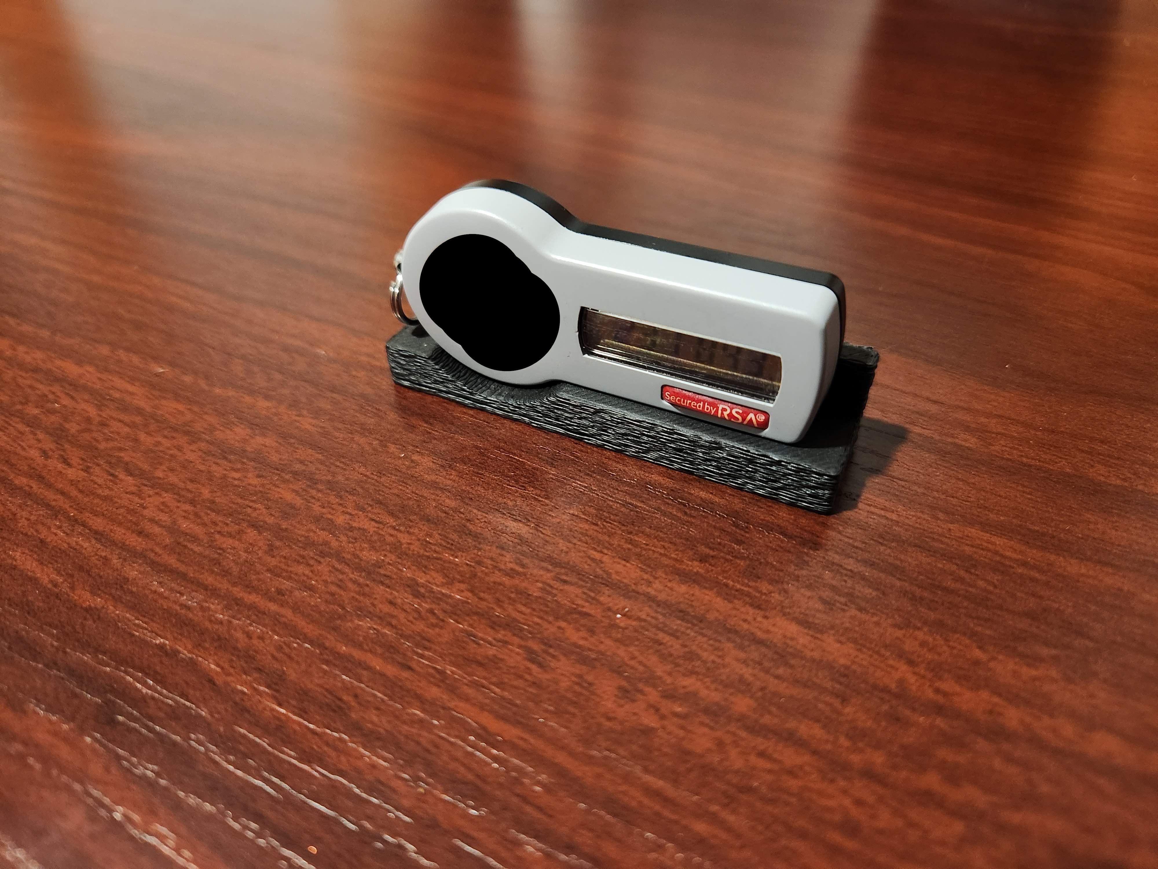 RSA Token Holder Upright (Platform)
