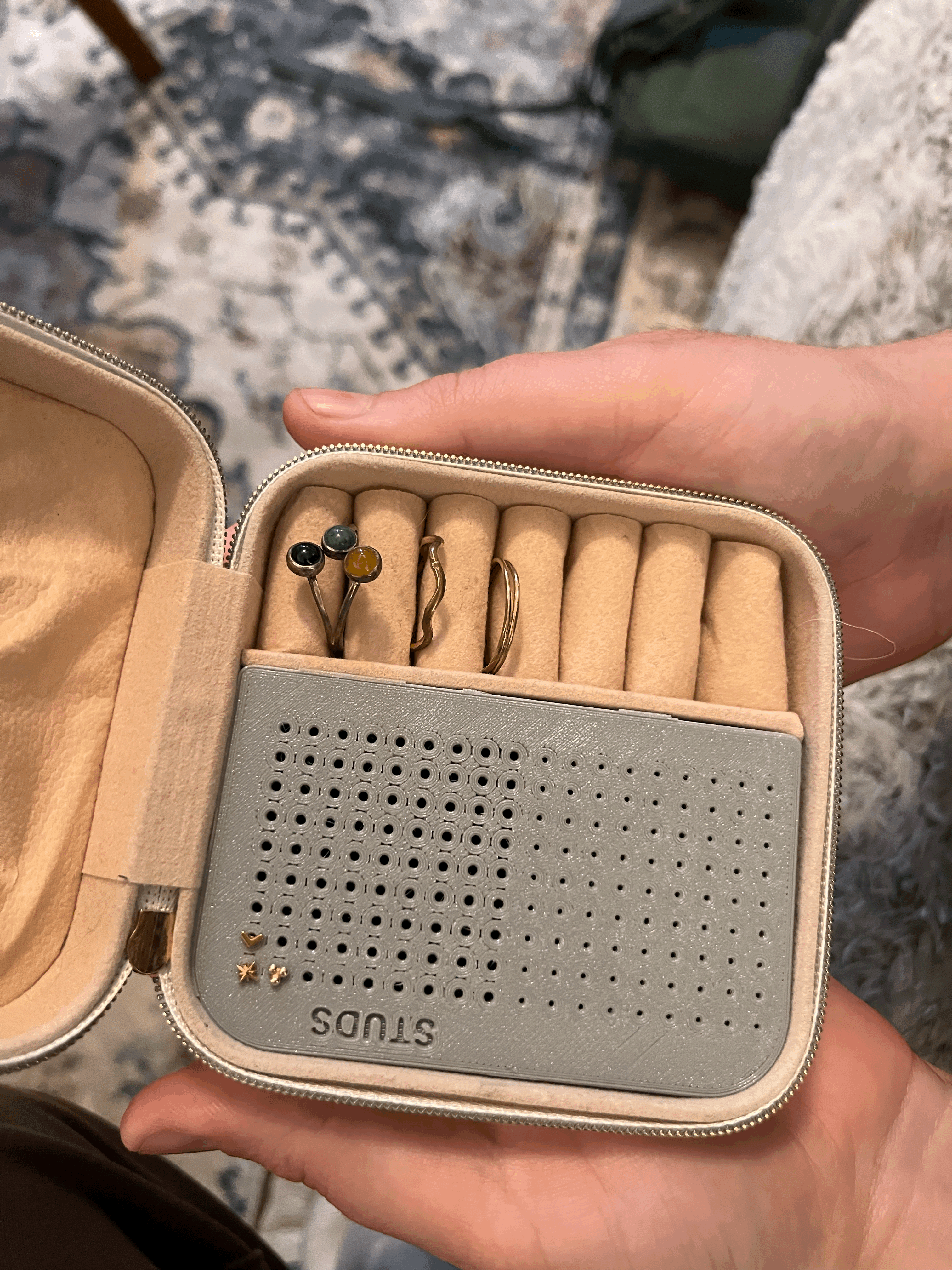 Multi-size Stud holder