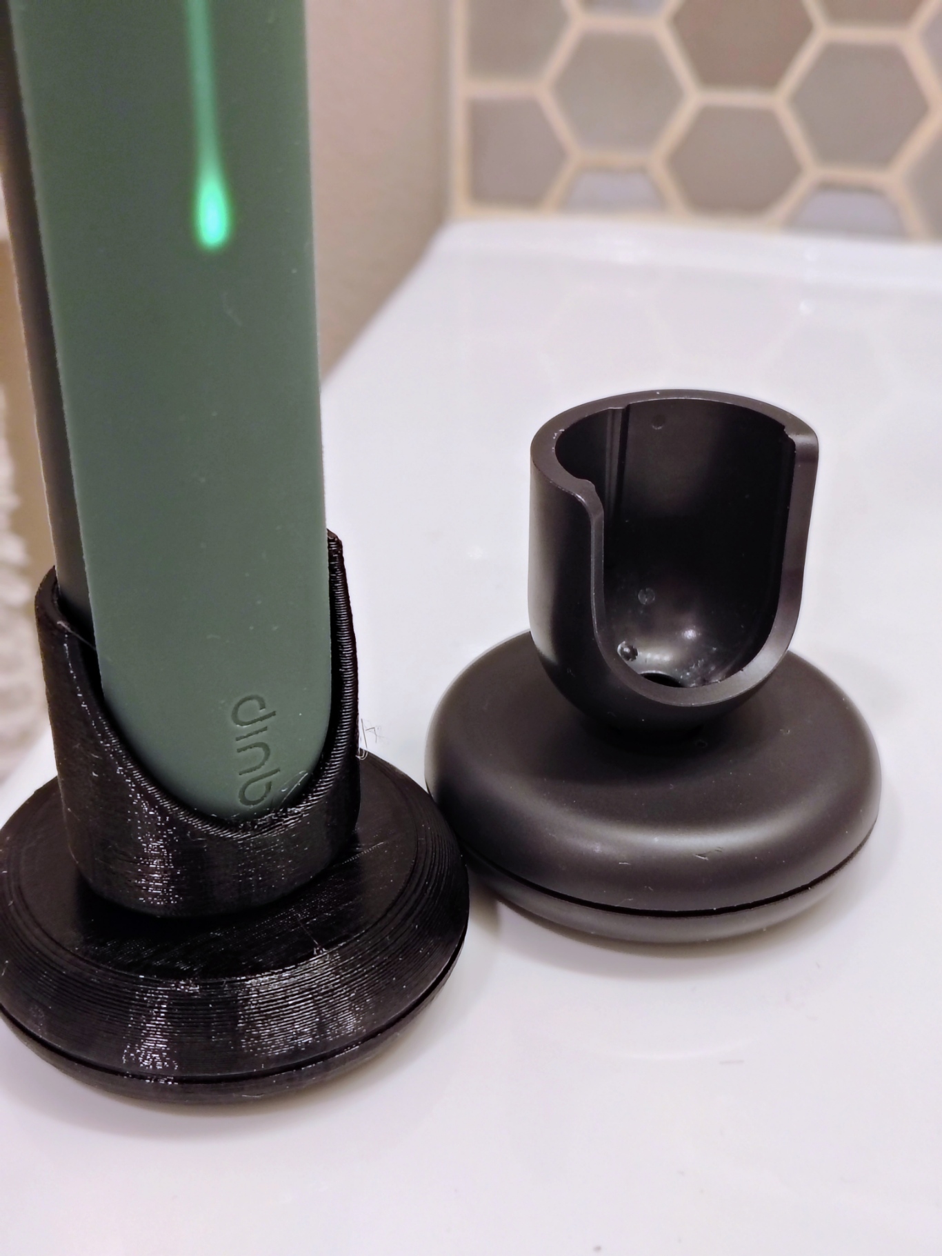 Quip Ultra electric toothbrush holder (elliptical handle profile)
