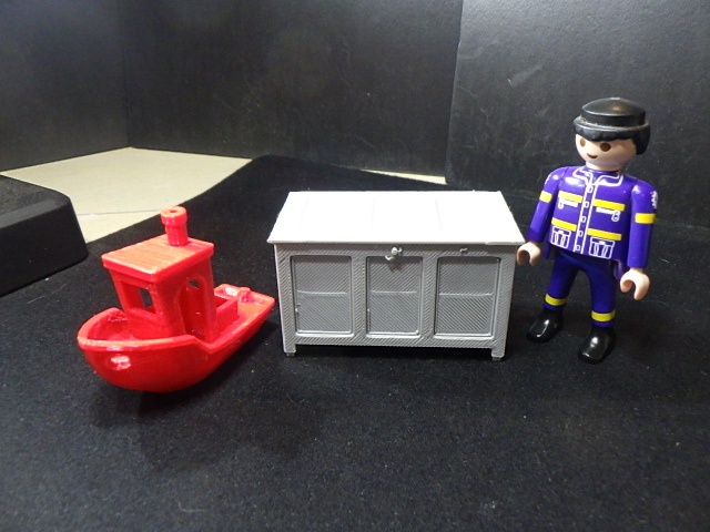 Vintage Paneled Blanket Chest in Playmobil Diorama Compatible Scale & Dollhouse Scale