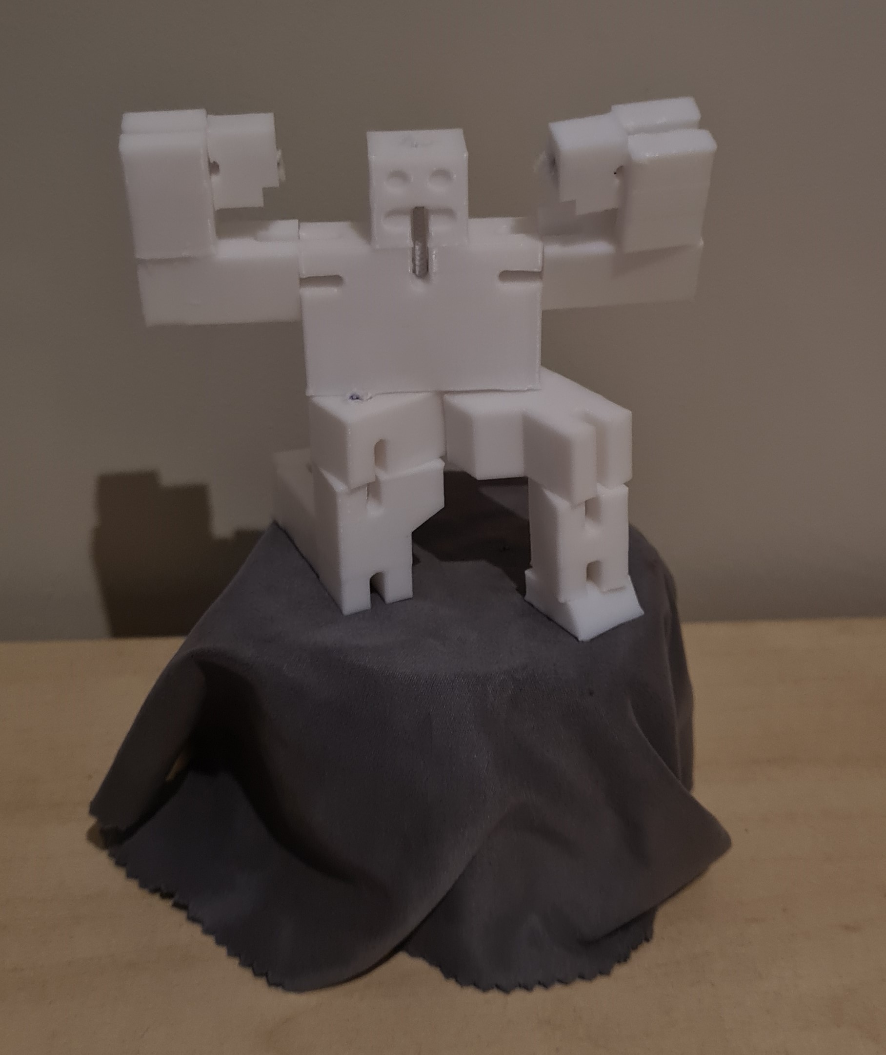 Miniatura 4 do modelo 3D CubeBot