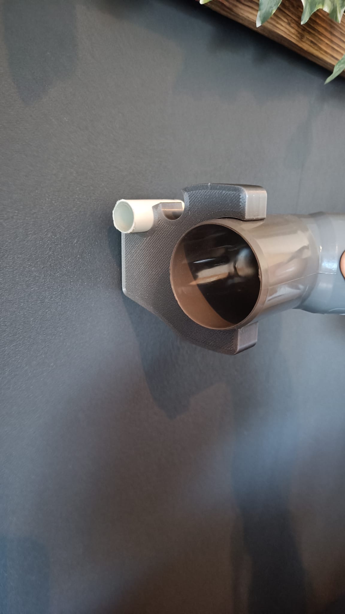 Wandhalter für HT - und Installationsrohr