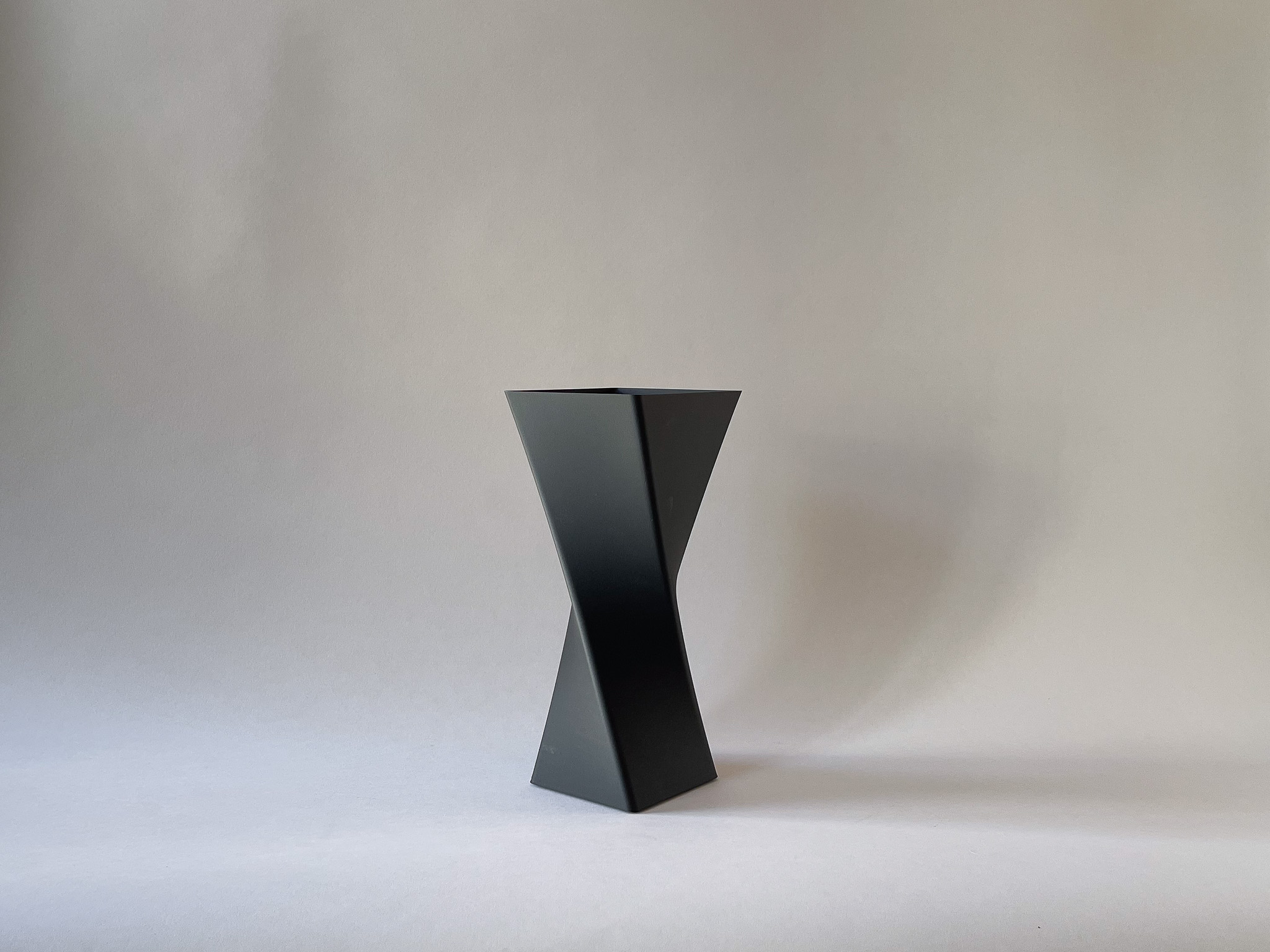 Table vase Cube - Black