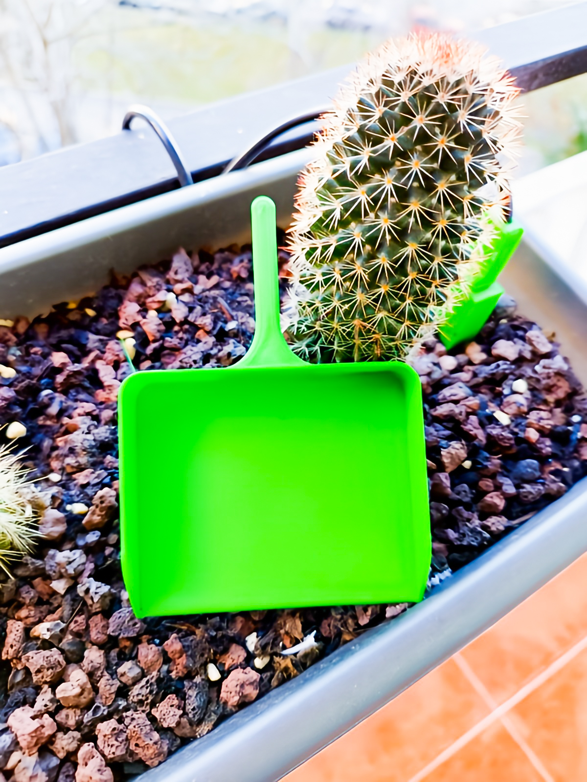 Mini garden dustpan.