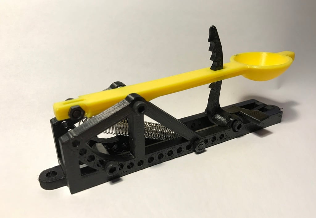 Miniatura 2 do modelo 3D Spring loaded mini catapult