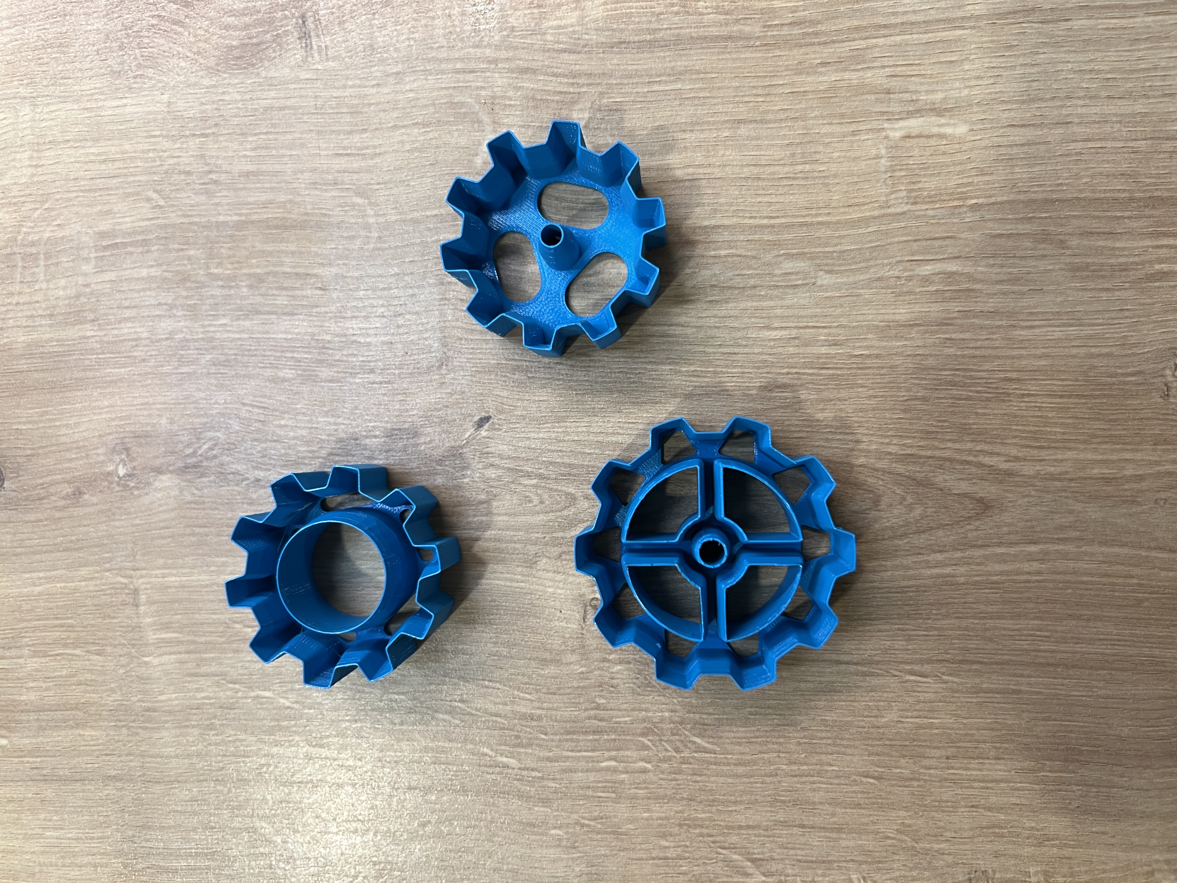 Gear-shaped cookie cutter